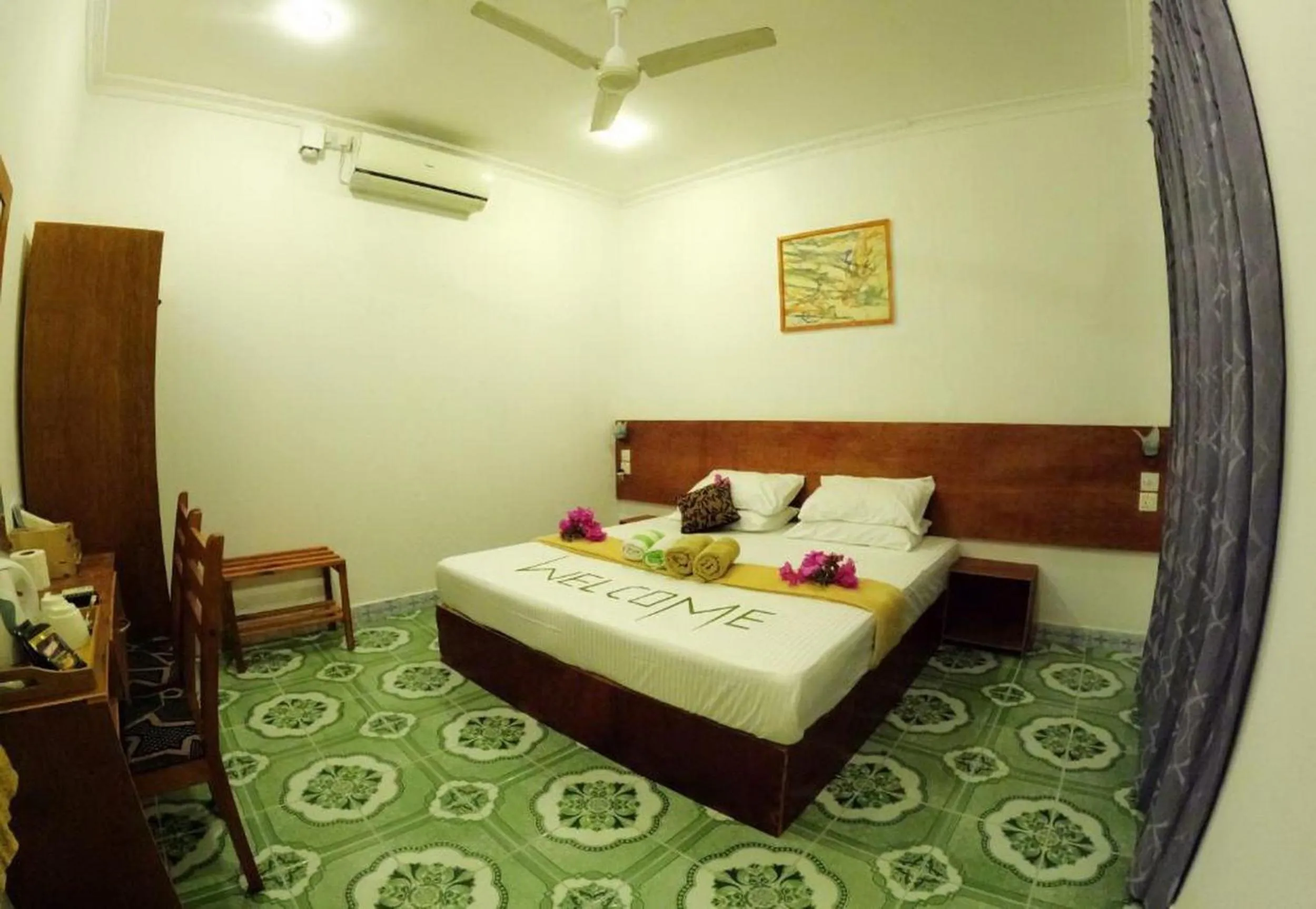 Bed in Adroit Beach Inn