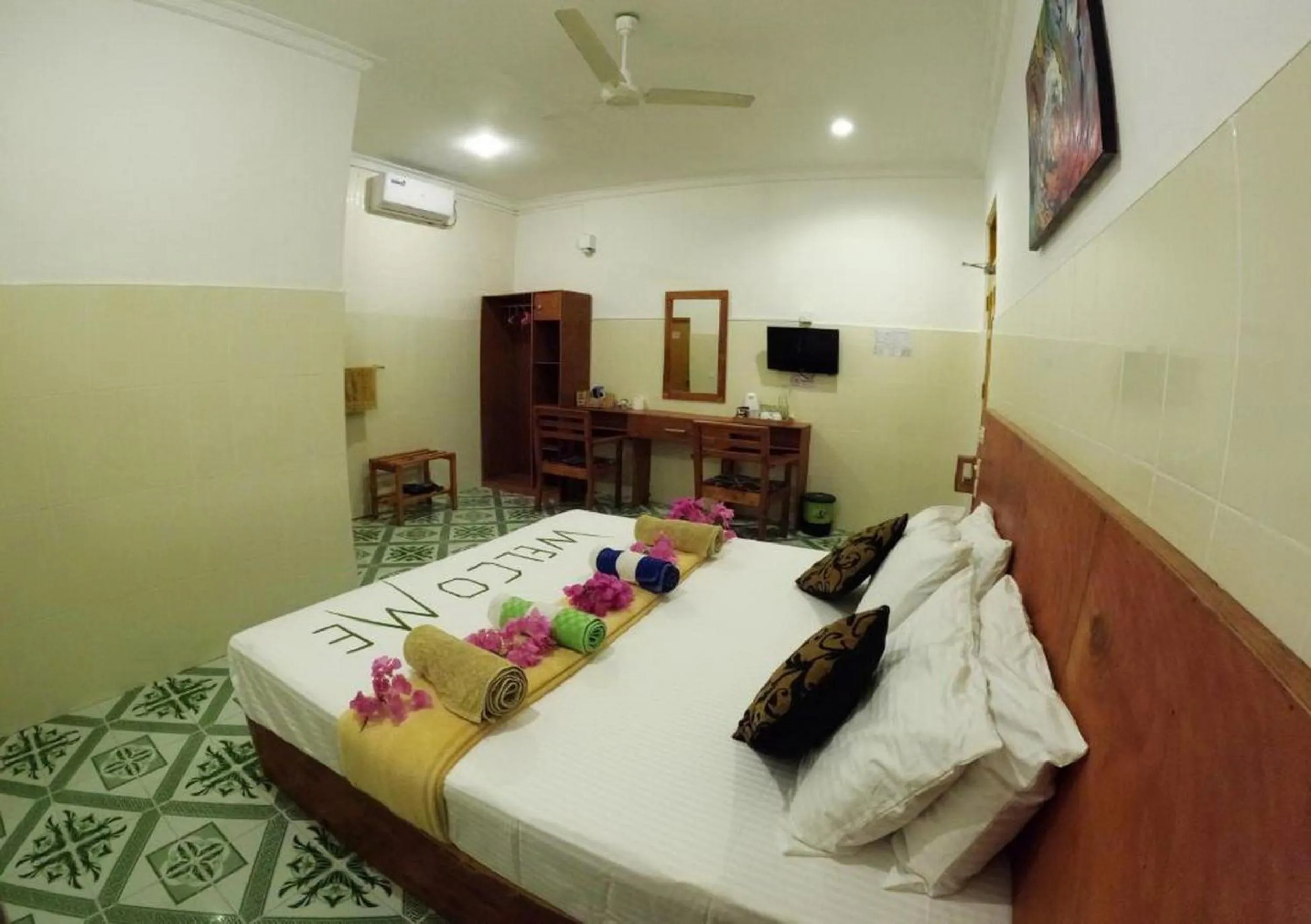 Bed in Adroit Beach Inn