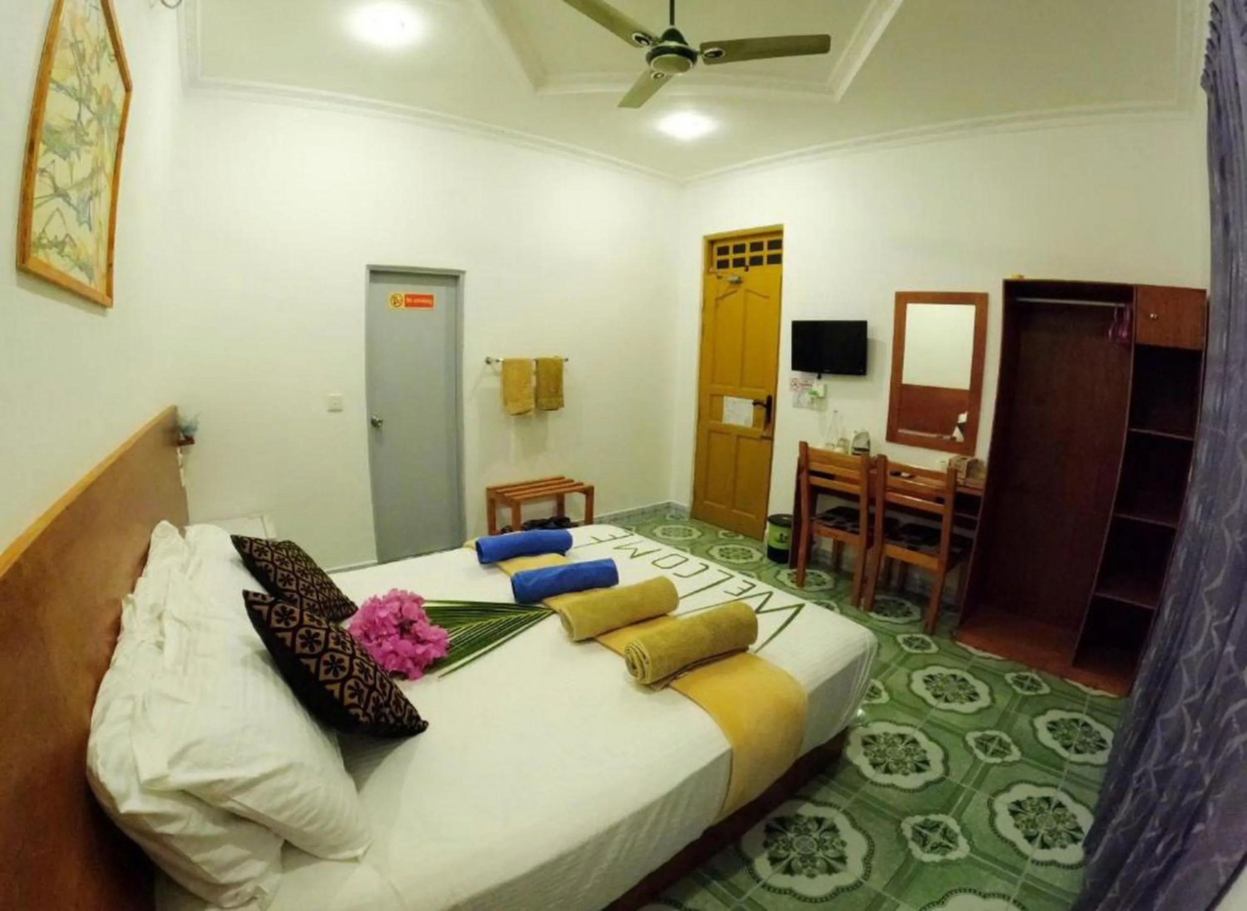 Bed in Adroit Beach Inn