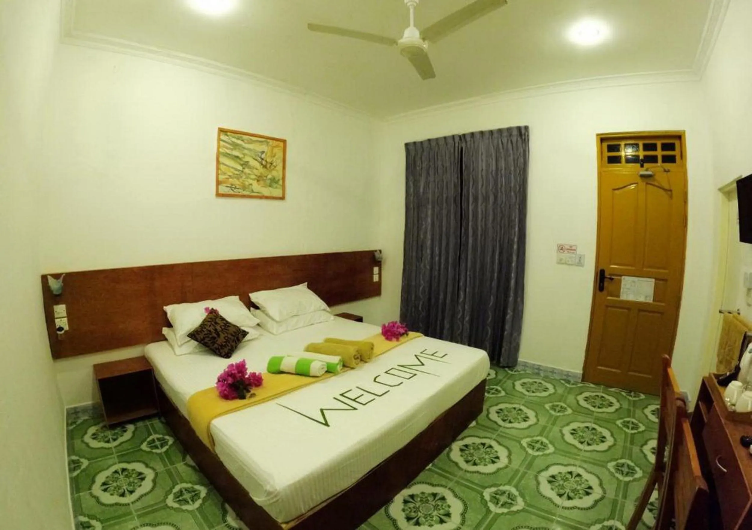 Bed in Adroit Beach Inn