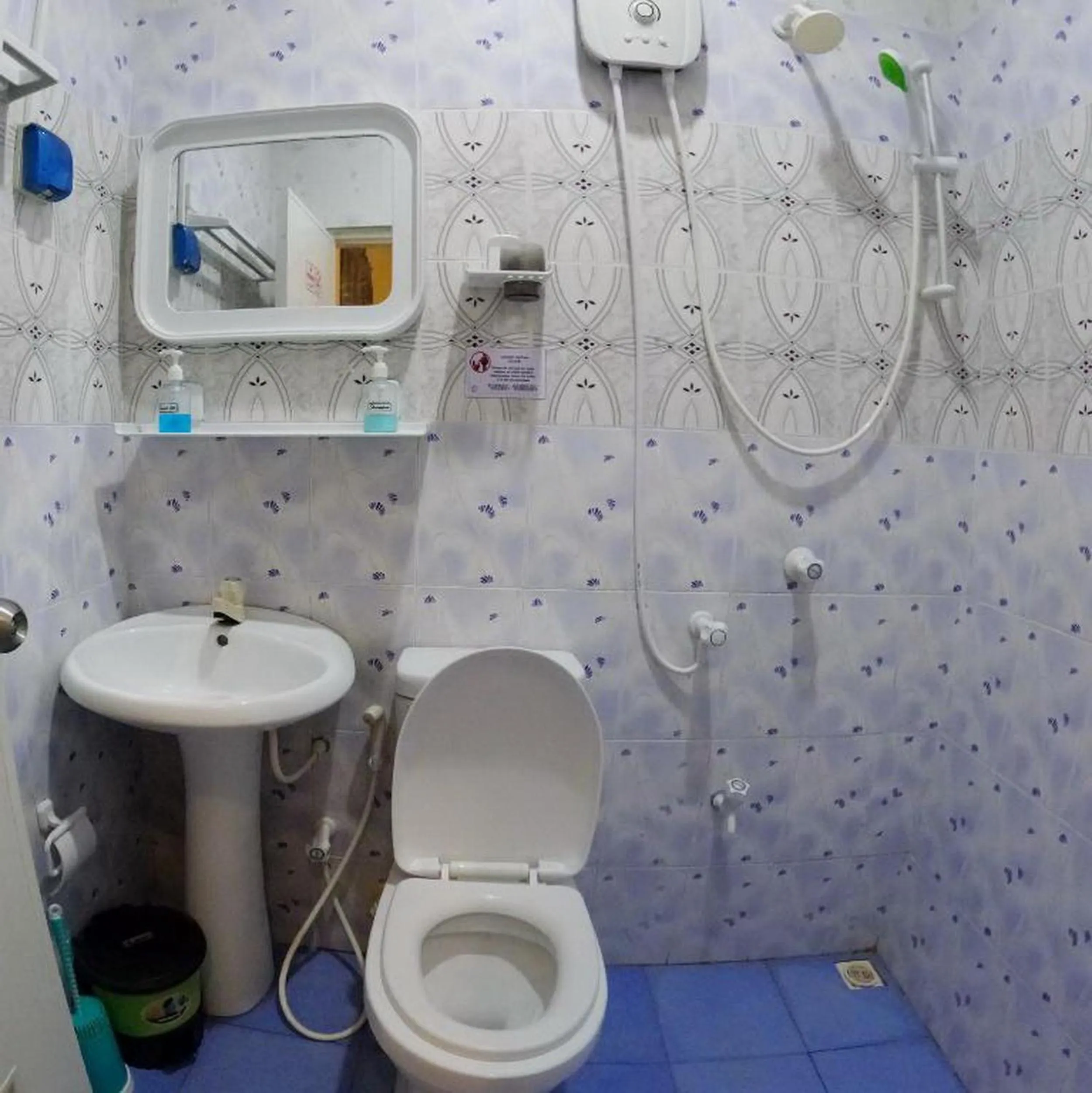 Shower in Adroit Beach Inn