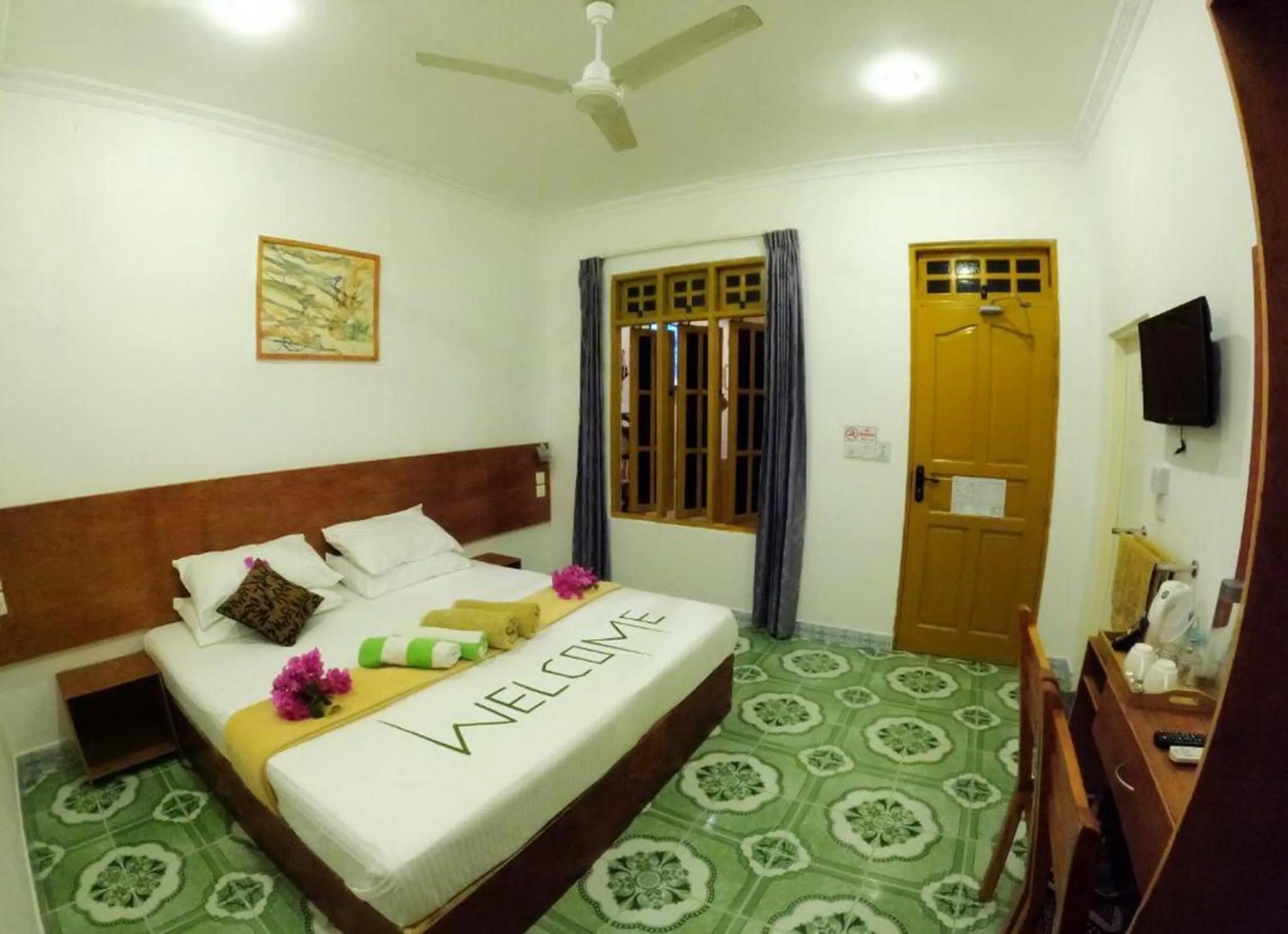 Bed in Adroit Beach Inn