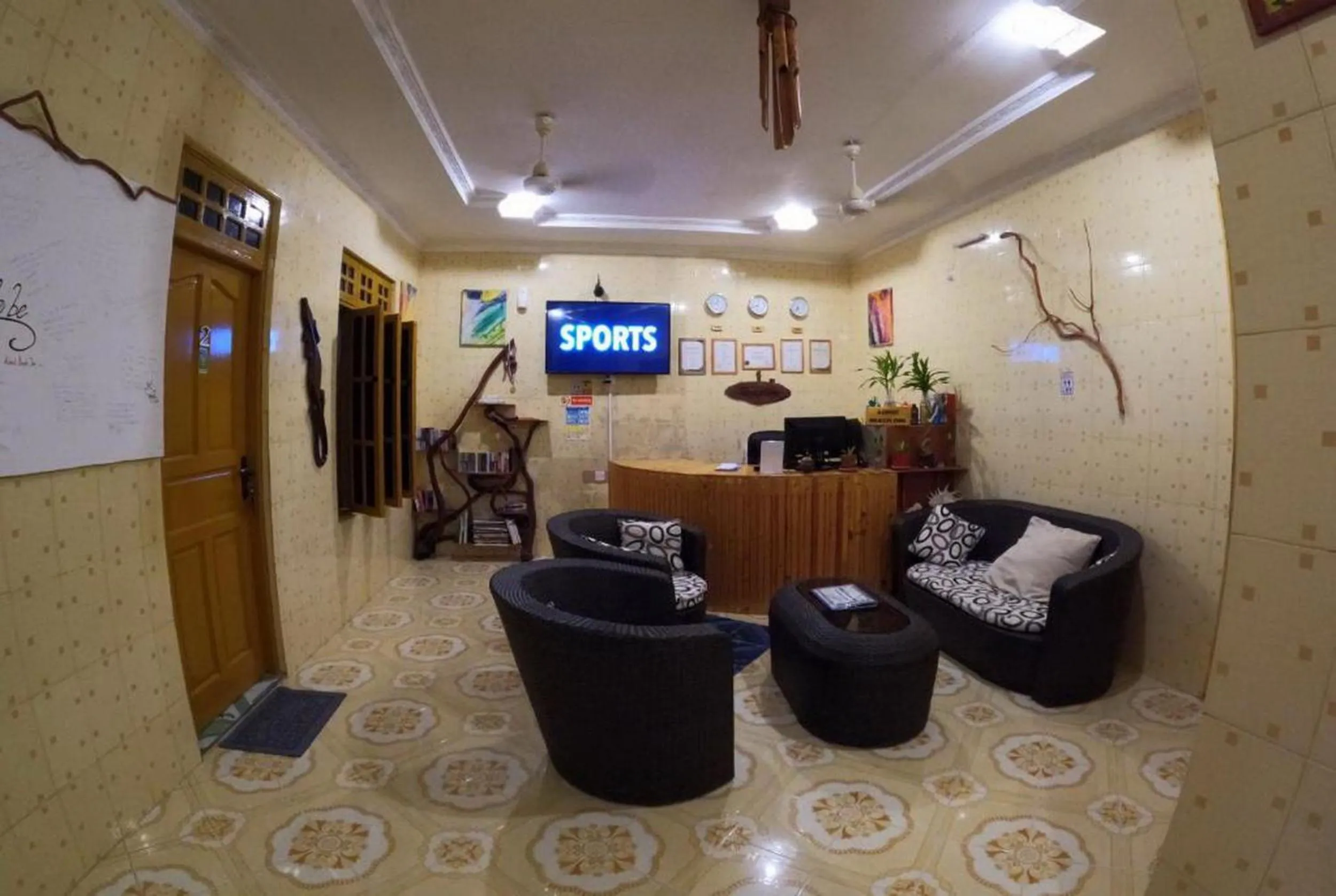 TV and multimedia in Adroit Beach Inn