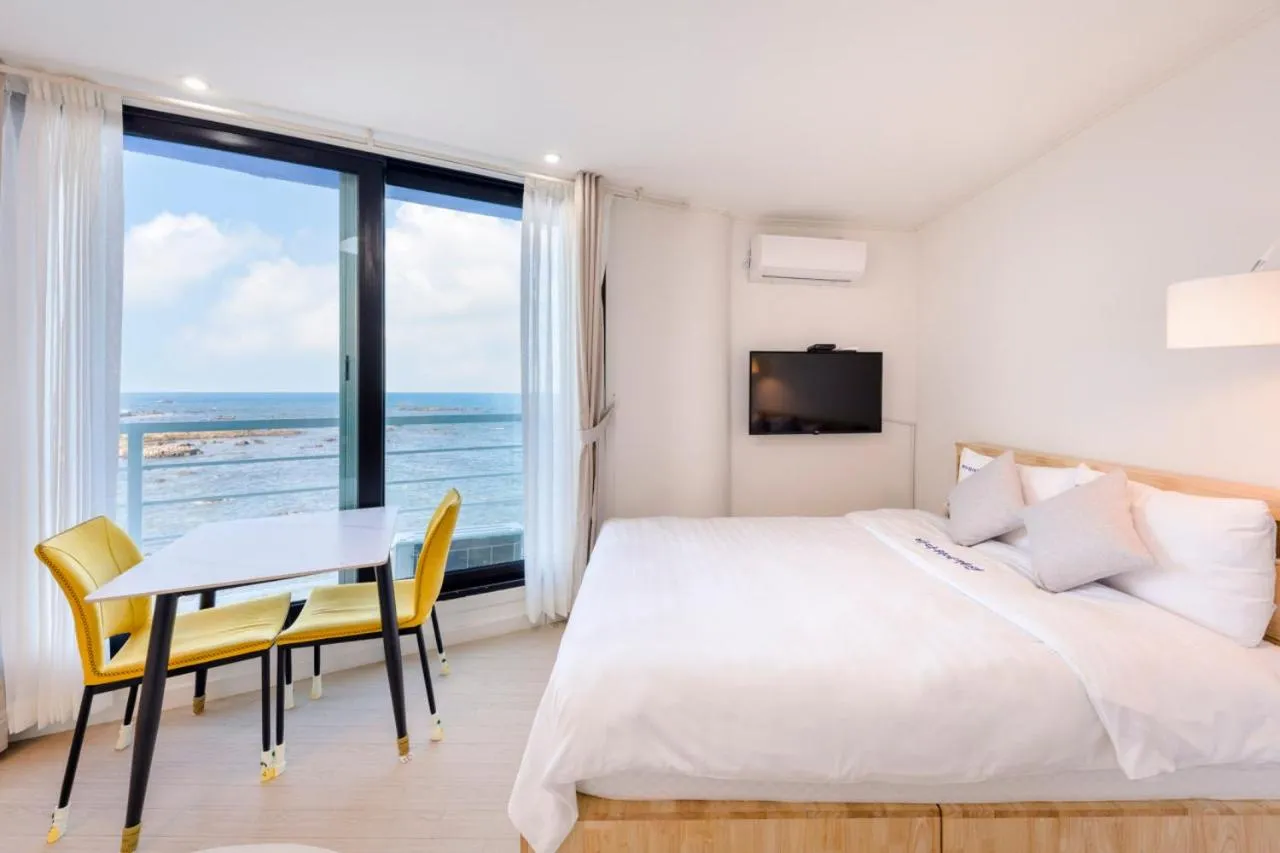 Bed in On The Sea Pension