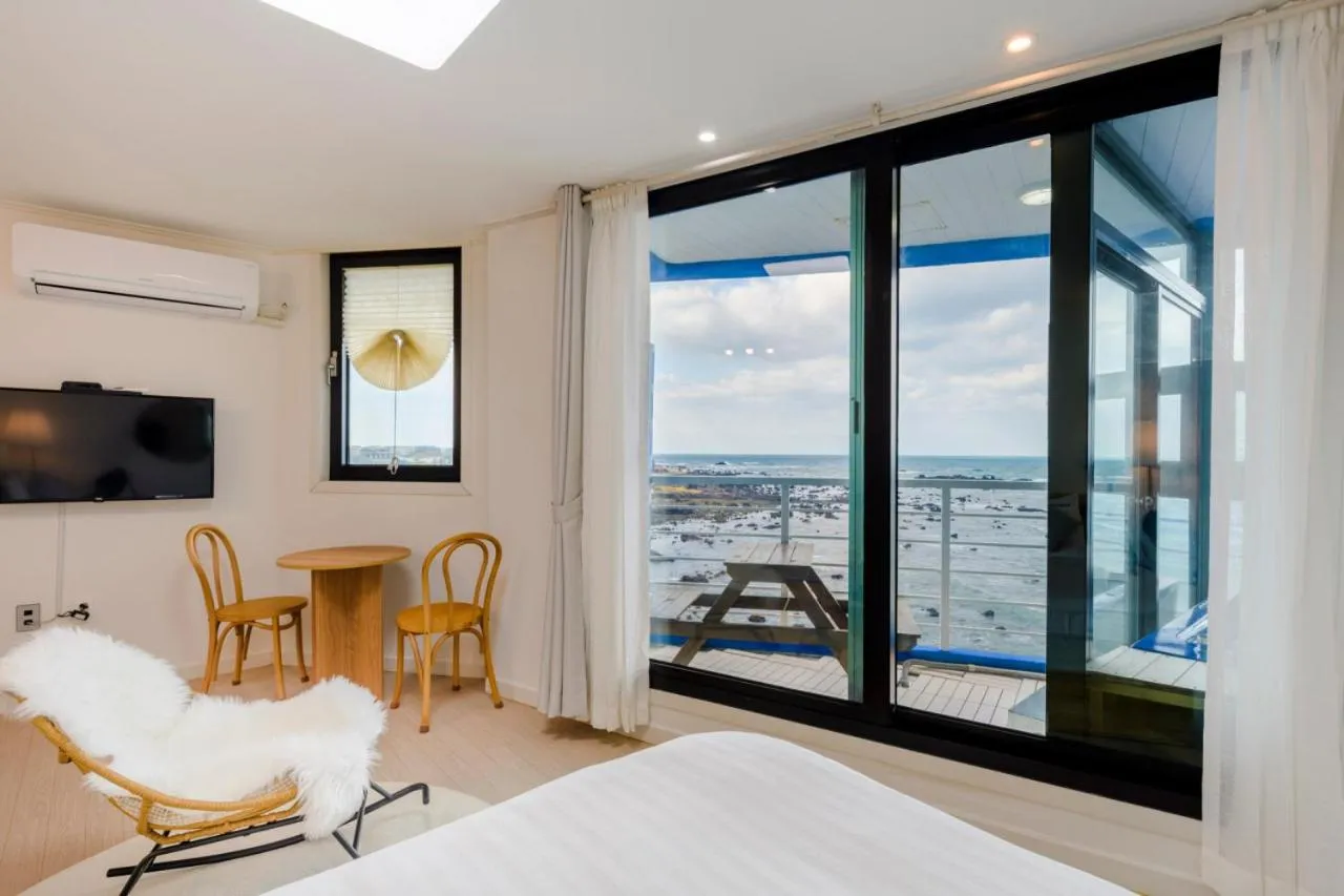 Bed in On The Sea Pension