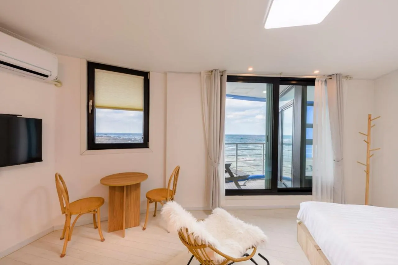 Bed in On The Sea Pension