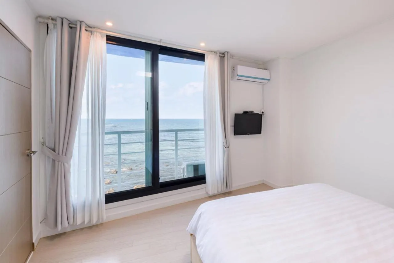 Bed in On The Sea Pension