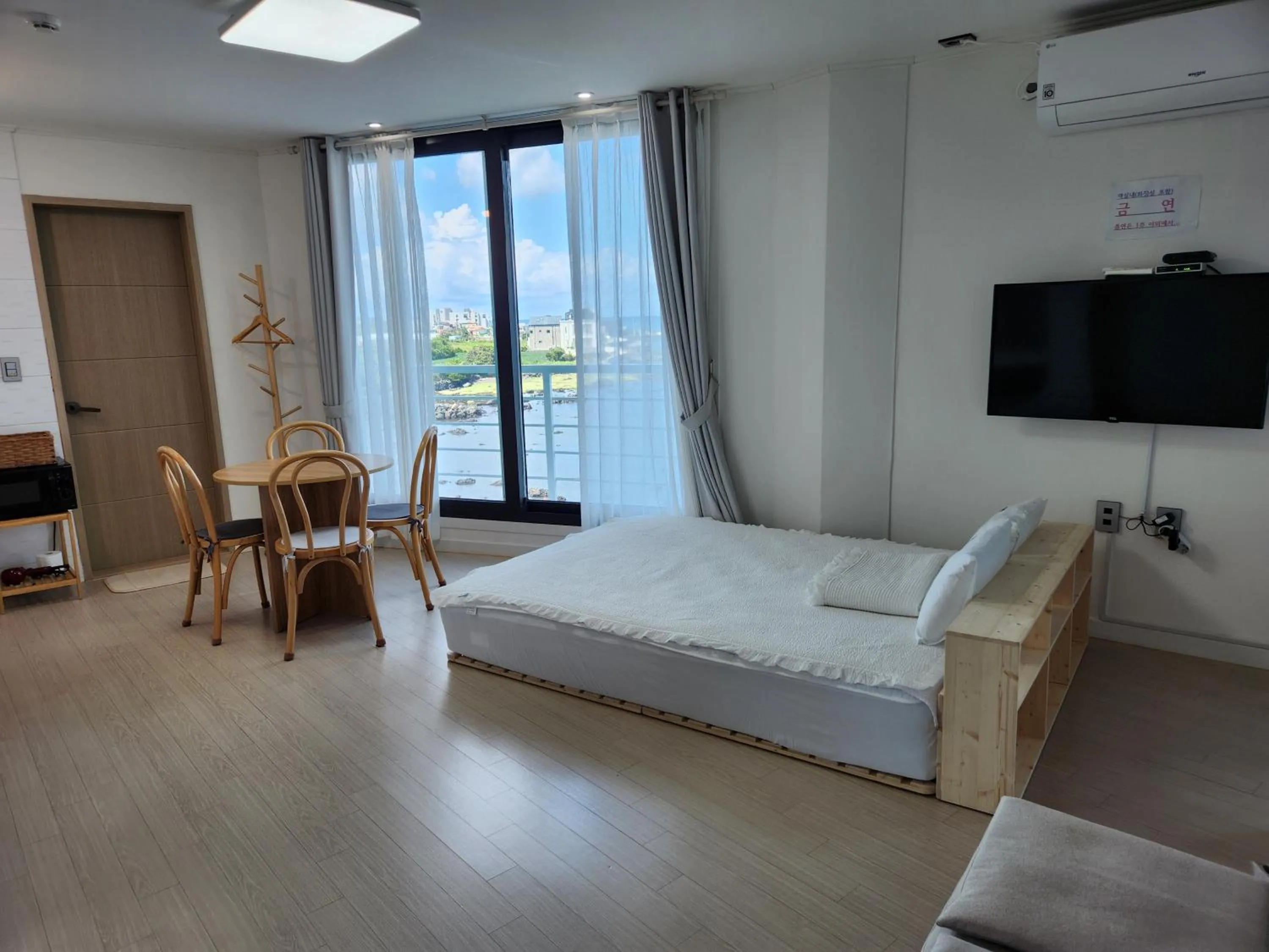 Bed in On The Sea Pension