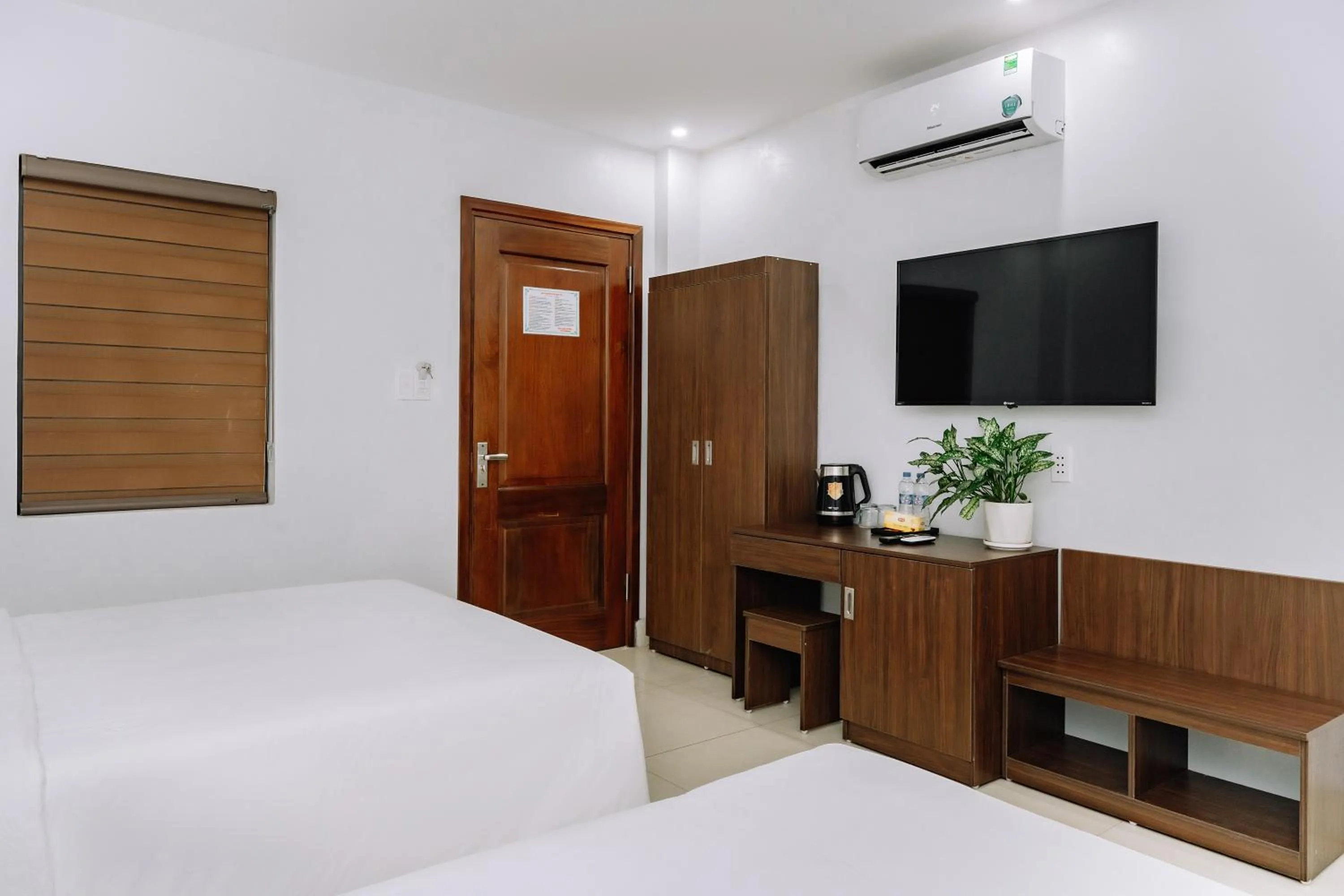 Photo of the whole room, Bed in Cat Ba Friendly Hotel