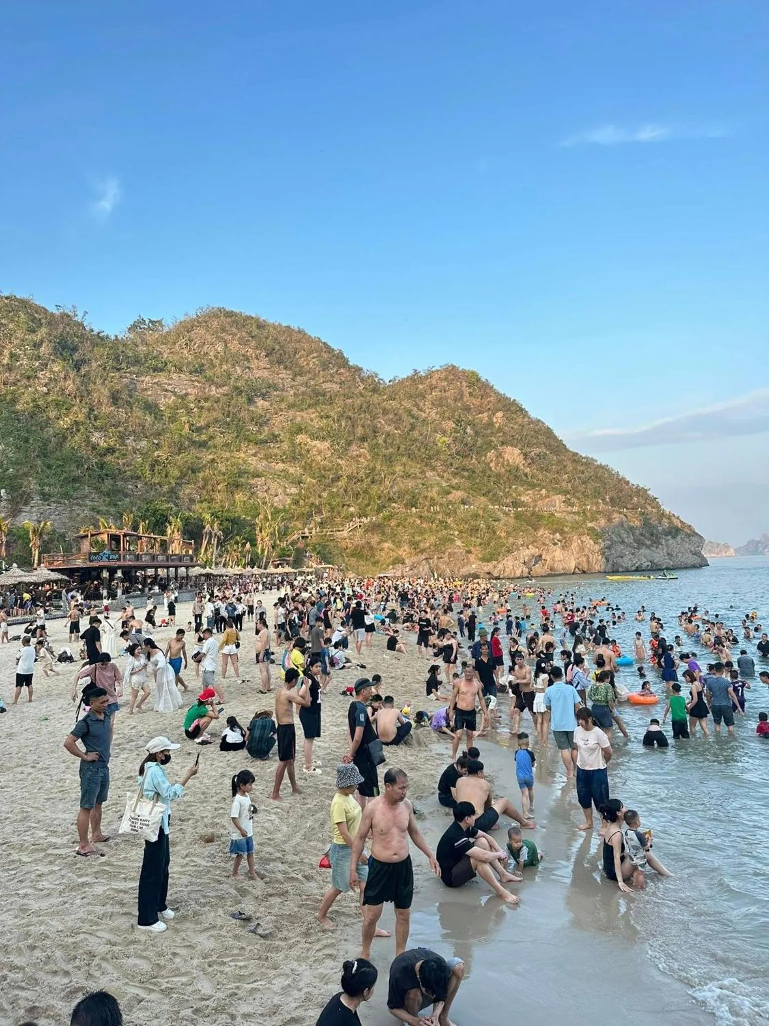 Beach in Cat Ba Friendly Hotel