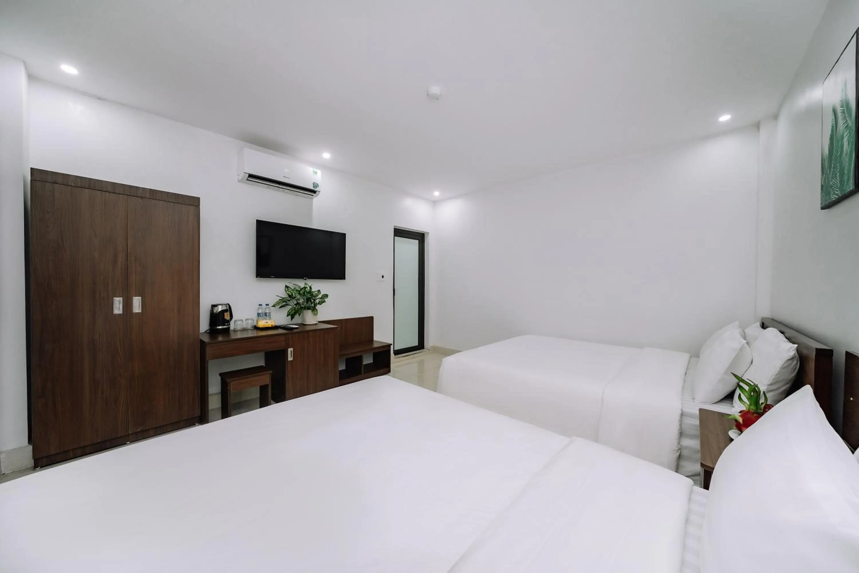 Bedroom, Bed in Cat Ba Friendly Hotel