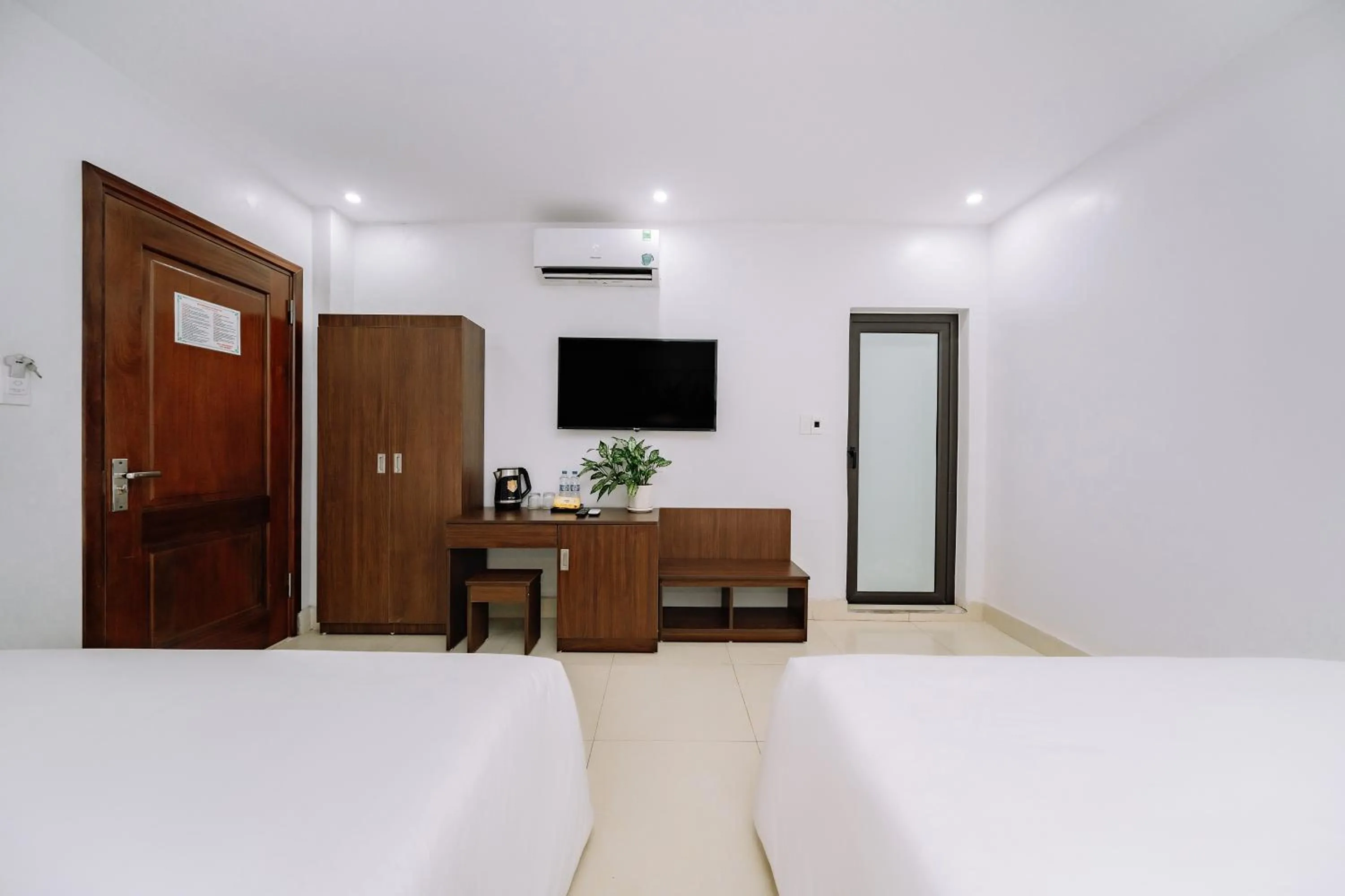 Photo of the whole room, Bed in Cat Ba Friendly Hotel