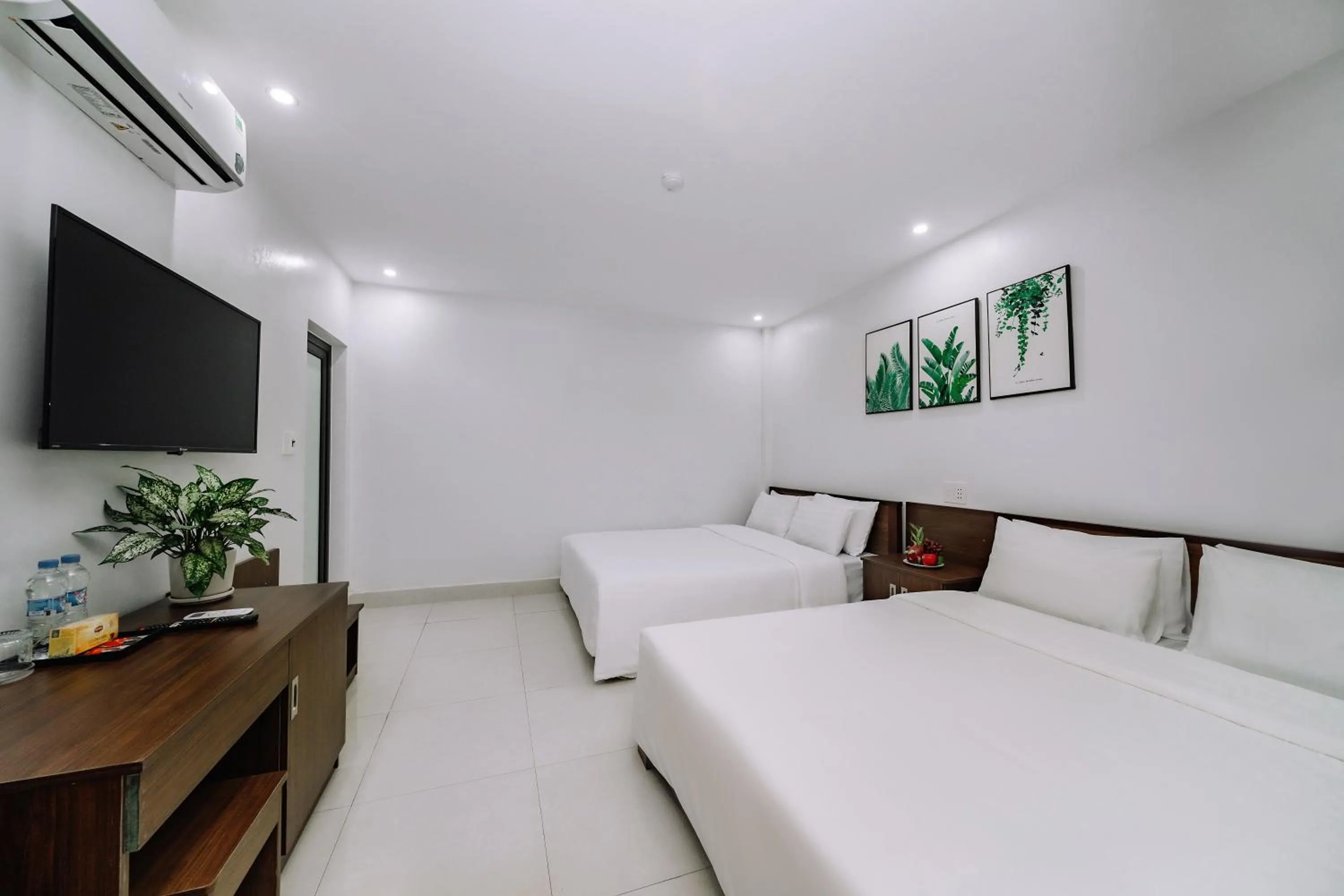 Photo of the whole room, Bed in Cat Ba Friendly Hotel
