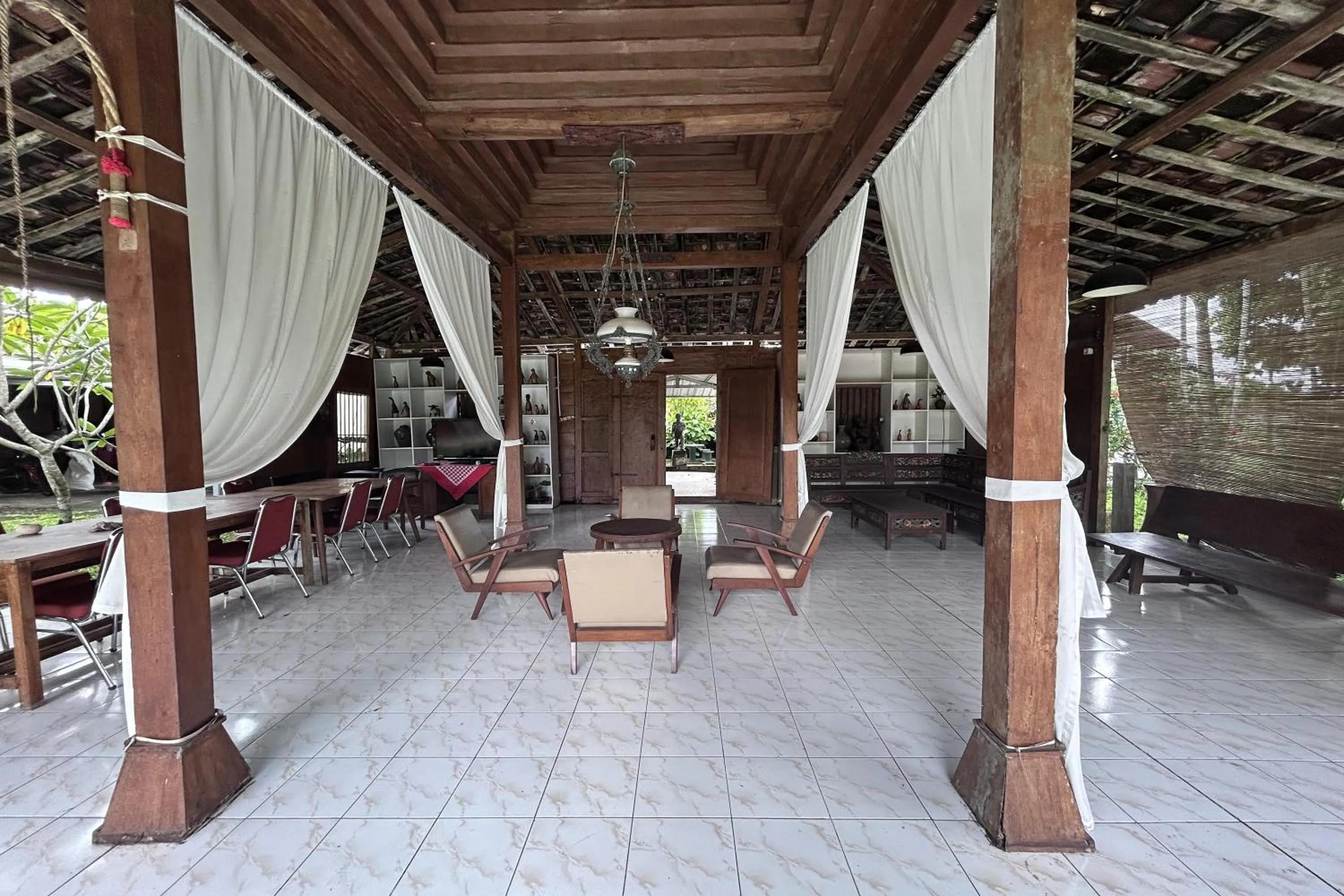 Seating area in Carla Garden