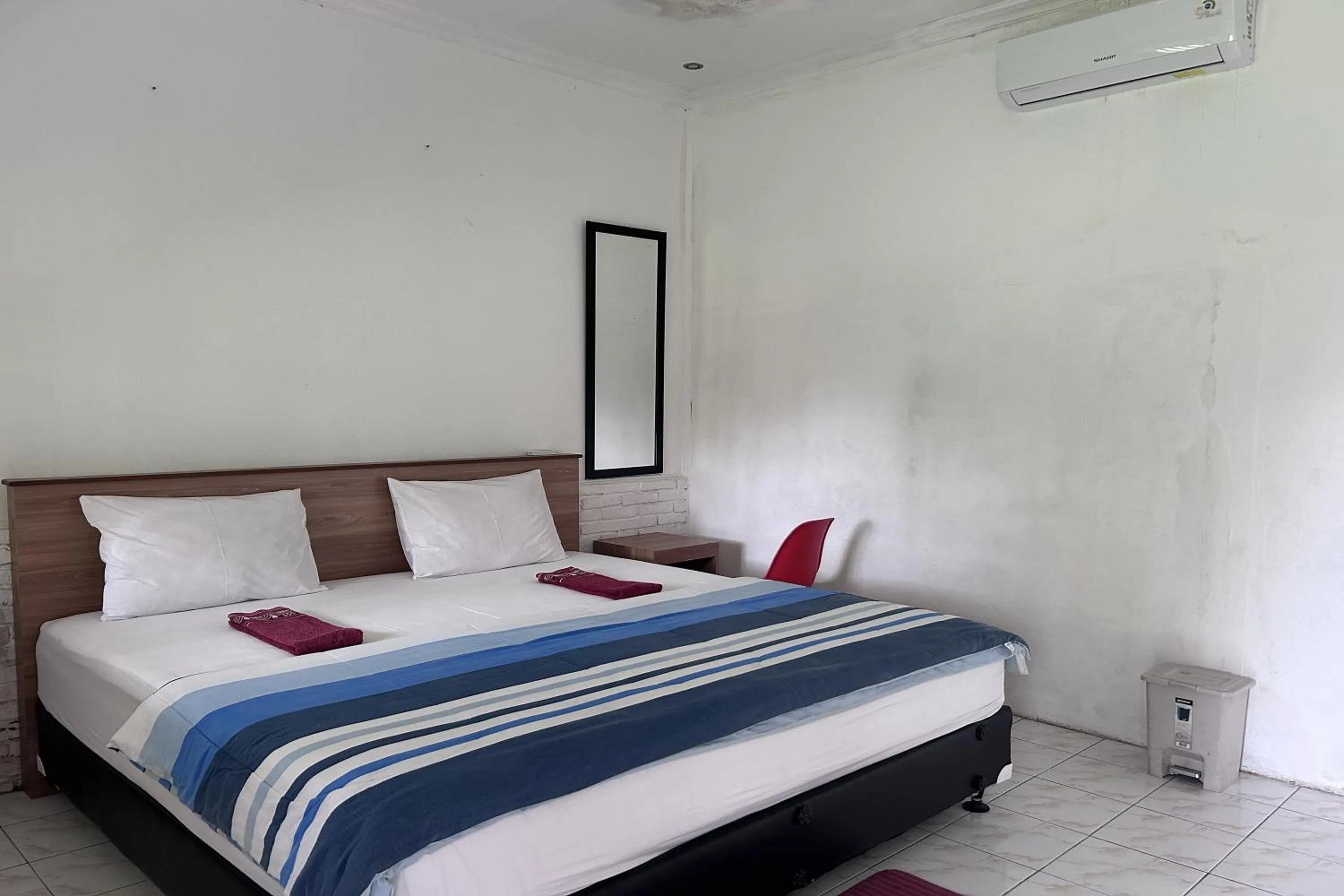 Bedroom, Bed in Carla Garden