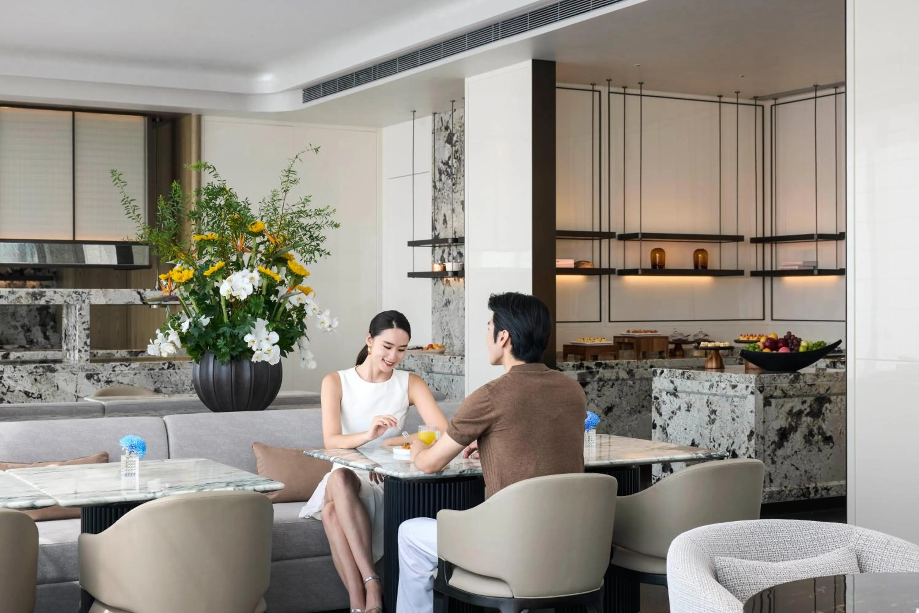 Restaurant/places to eat in Conrad Chongqing - Indulge in the magical 8D city landscape