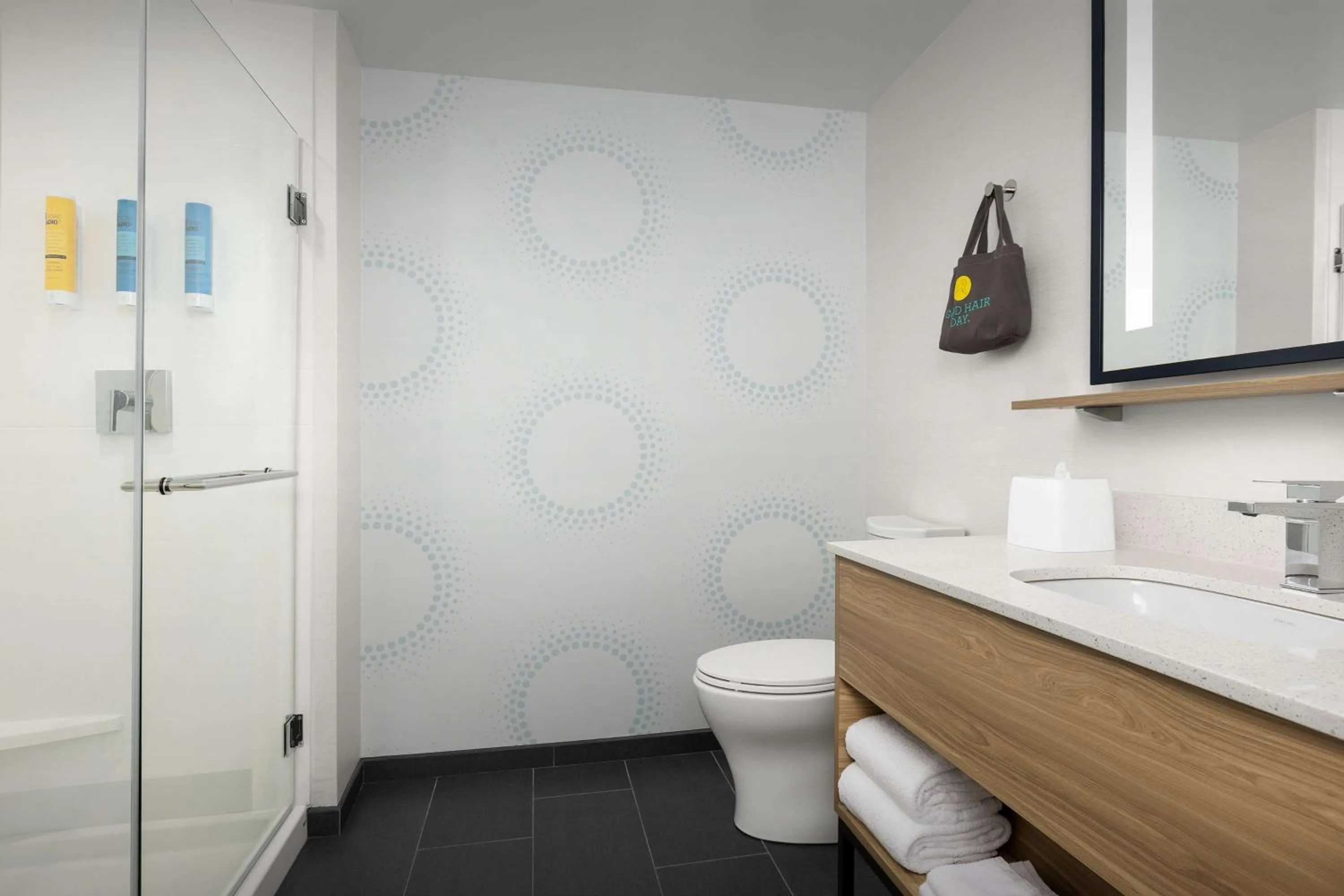 Bathroom in Tru By Hilton Columbus East Broad