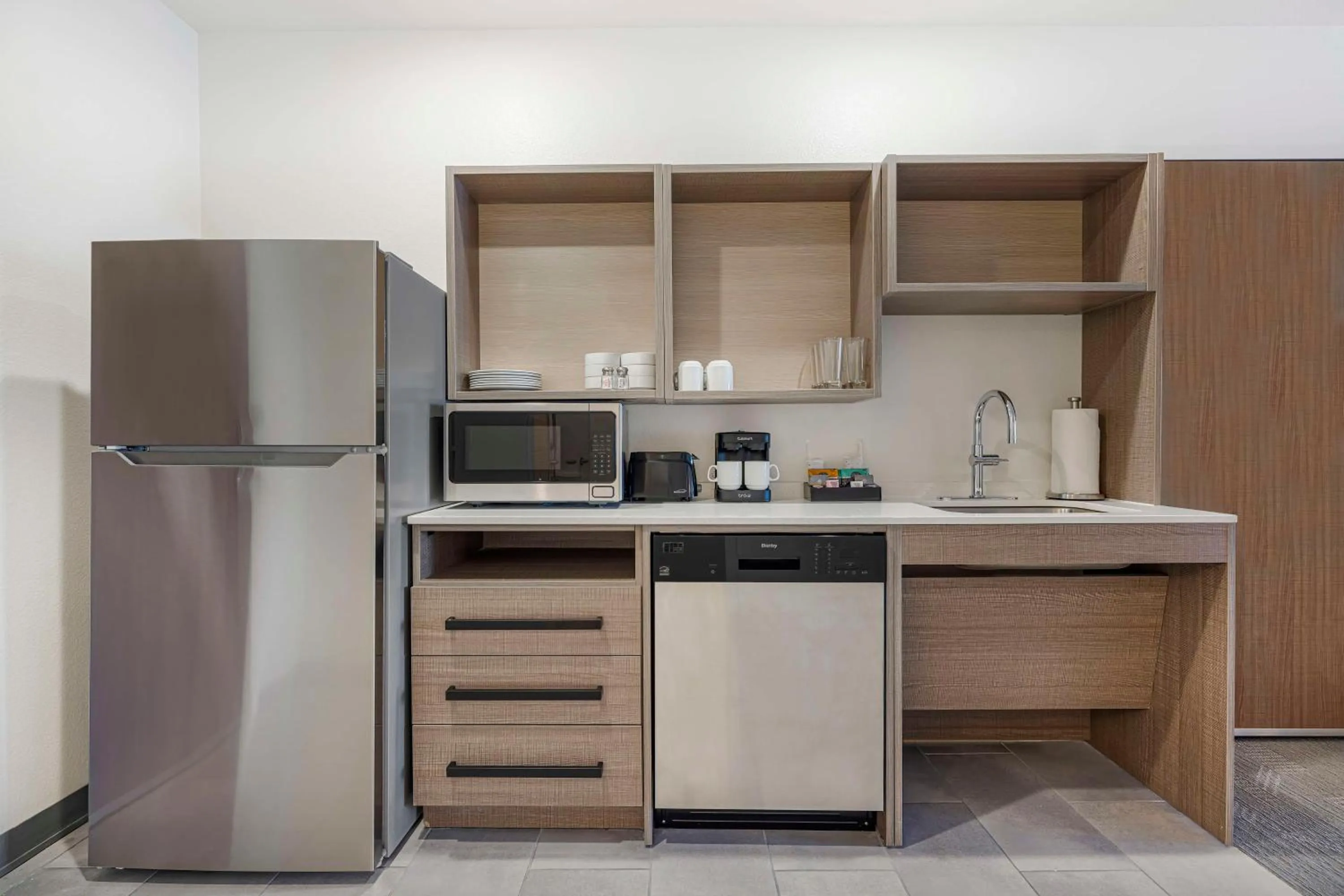 Kitchen or kitchenette in Home2 Suites By Hilton Colorado Springs Airport
