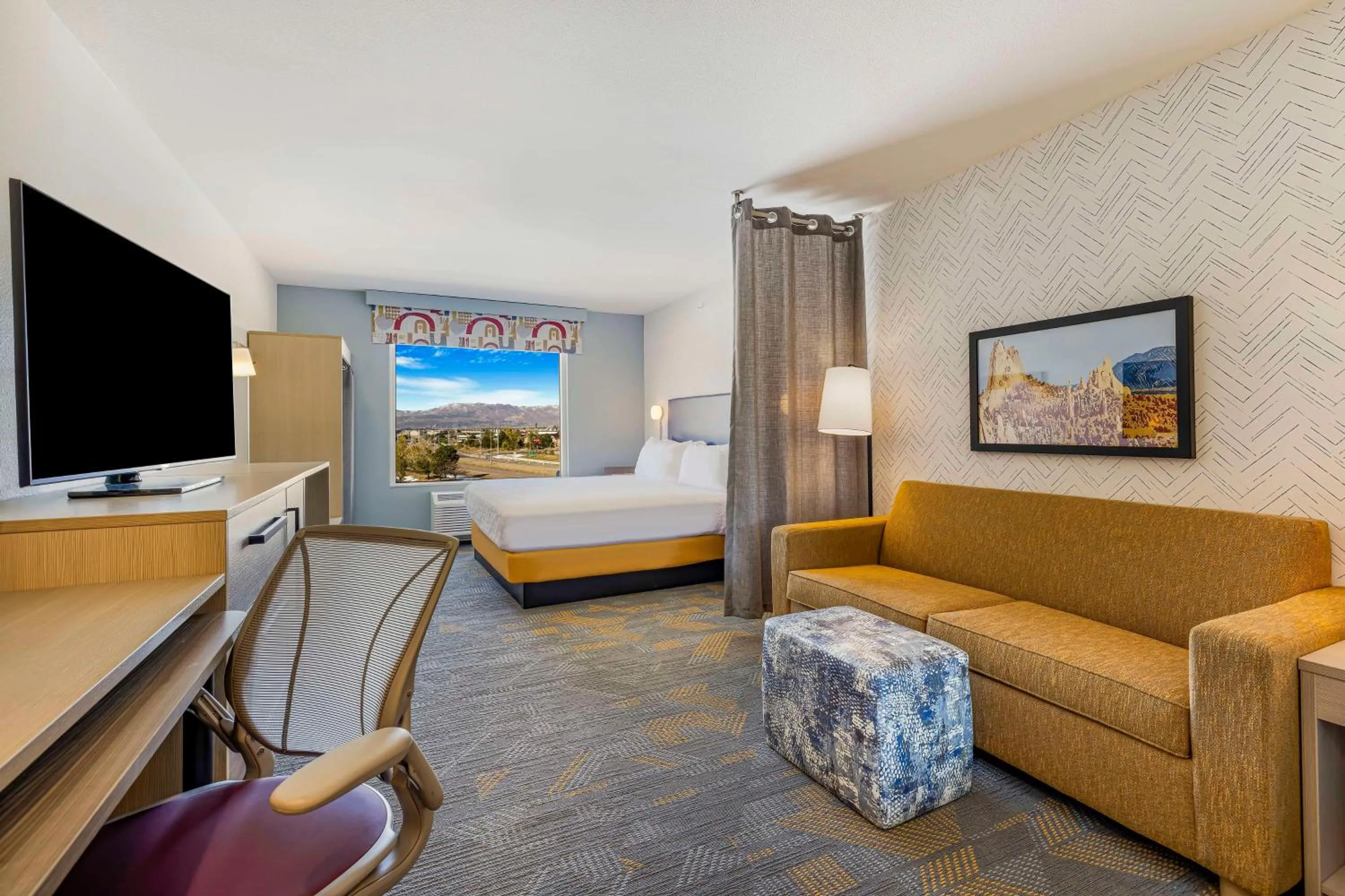 Bed in Home2 Suites By Hilton Colorado Springs Airport