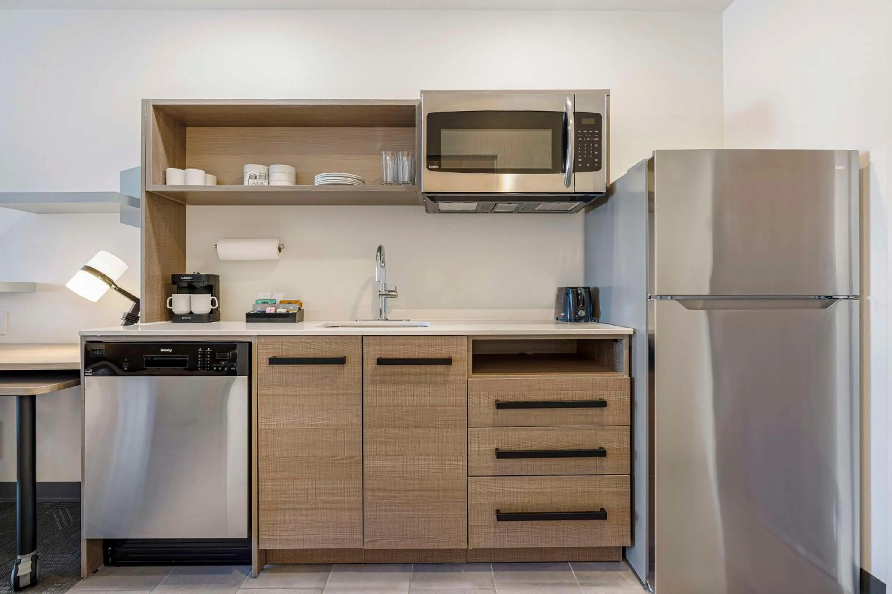 Kitchen or kitchenette in Home2 Suites By Hilton Colorado Springs Airport