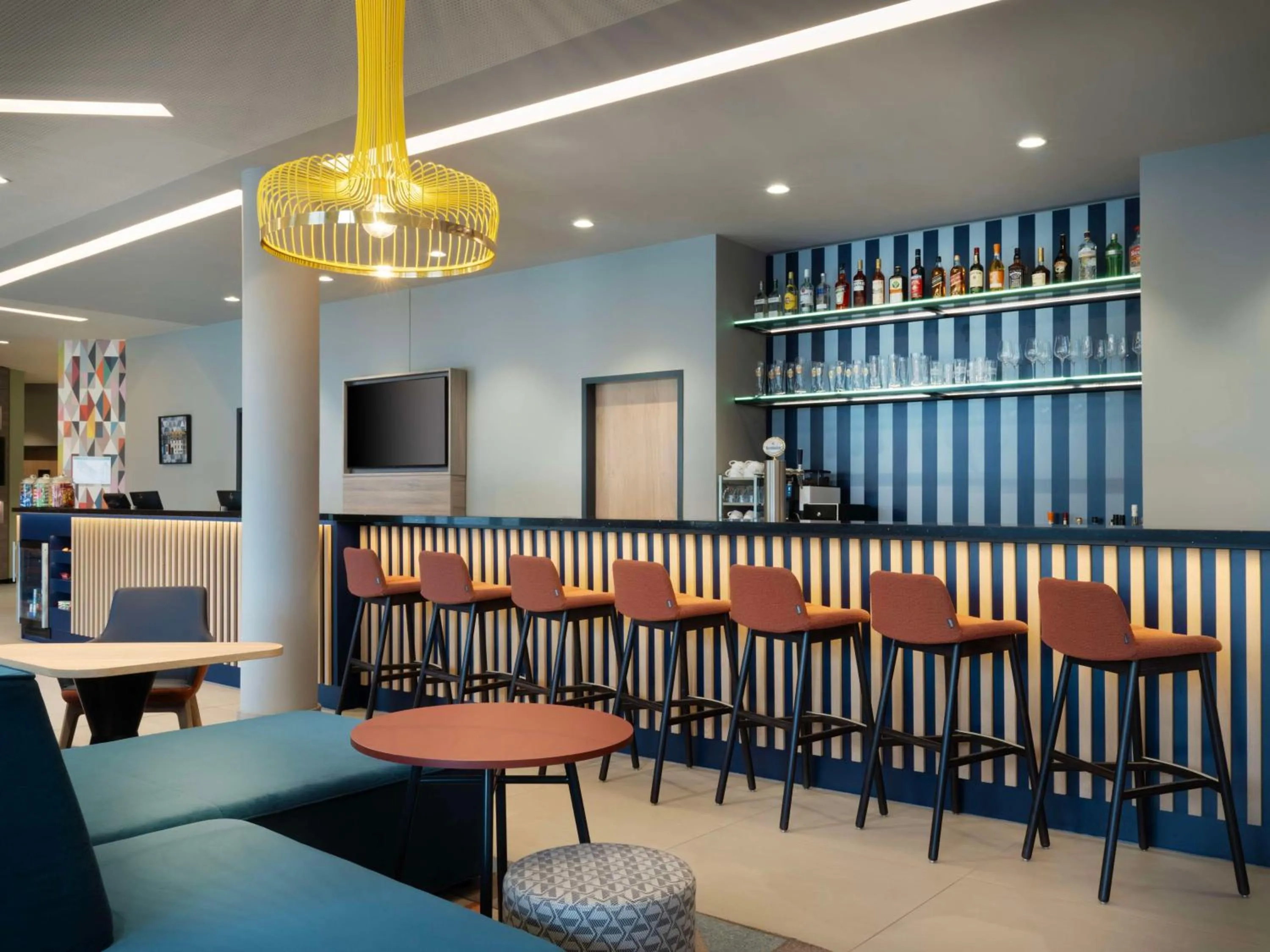 Lounge or bar in Hampton By Hilton Celle