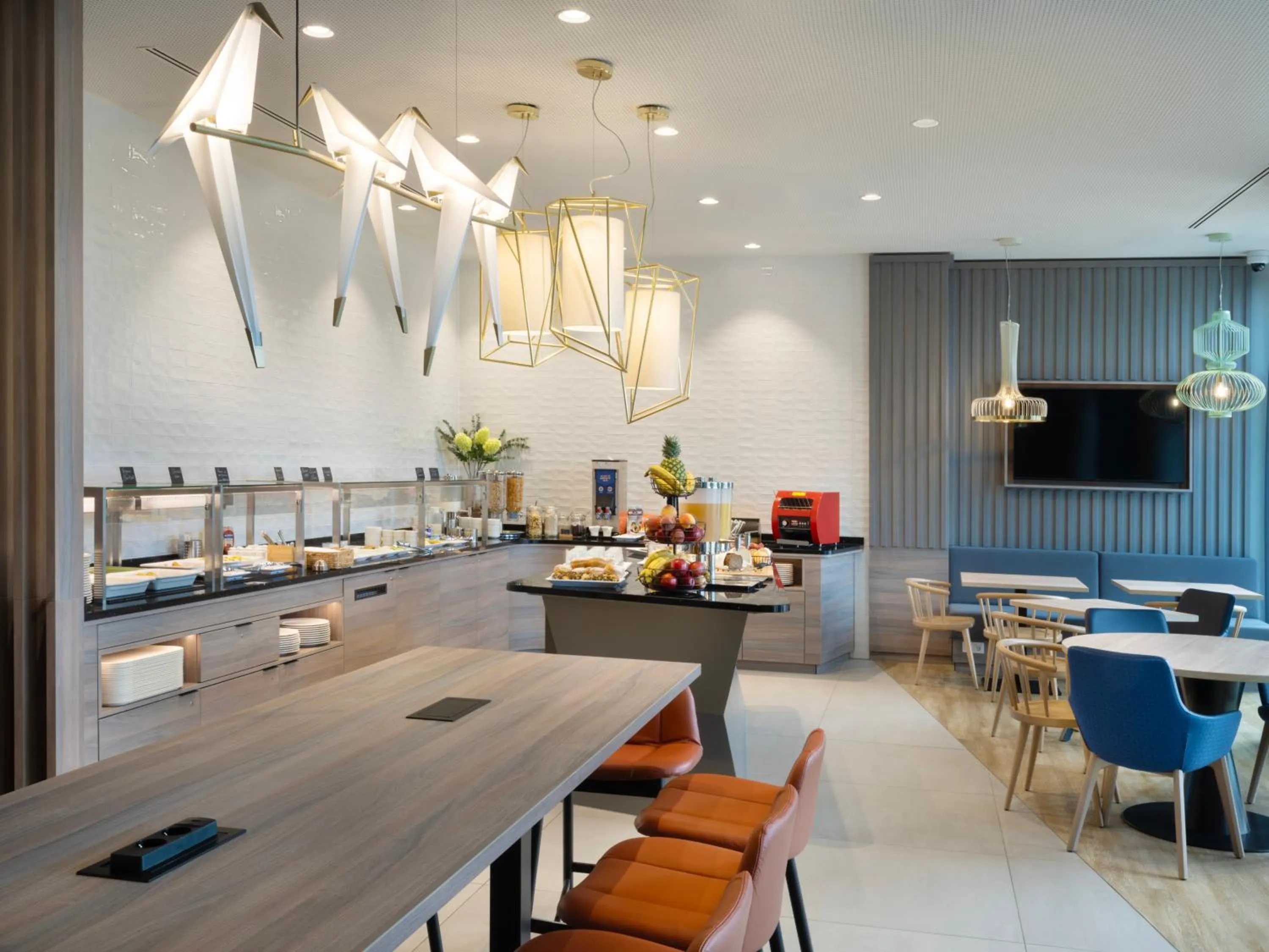 Food and drinks in Hampton By Hilton Celle