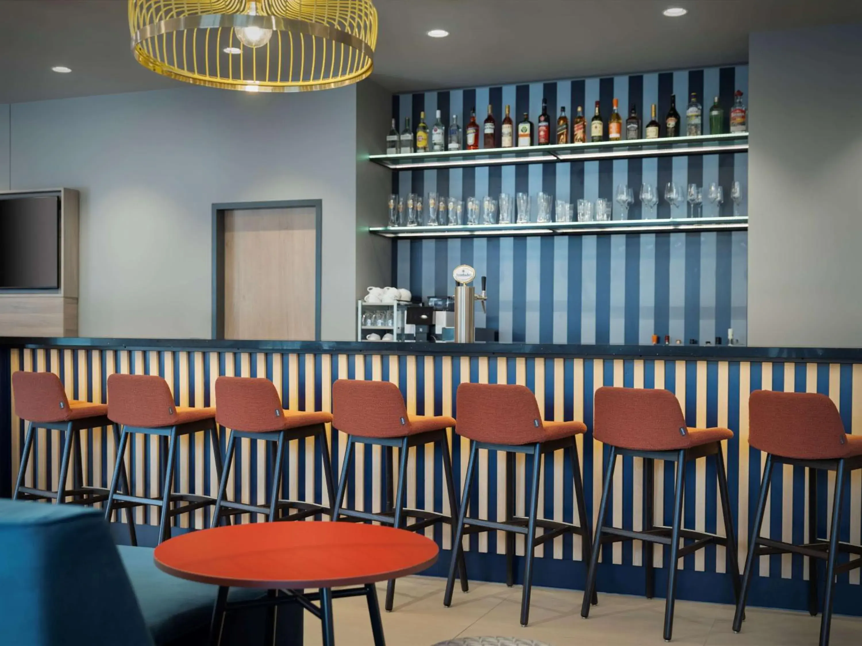Lounge or bar in Hampton By Hilton Celle Lounge or bar in Hampton By Hilton Celle