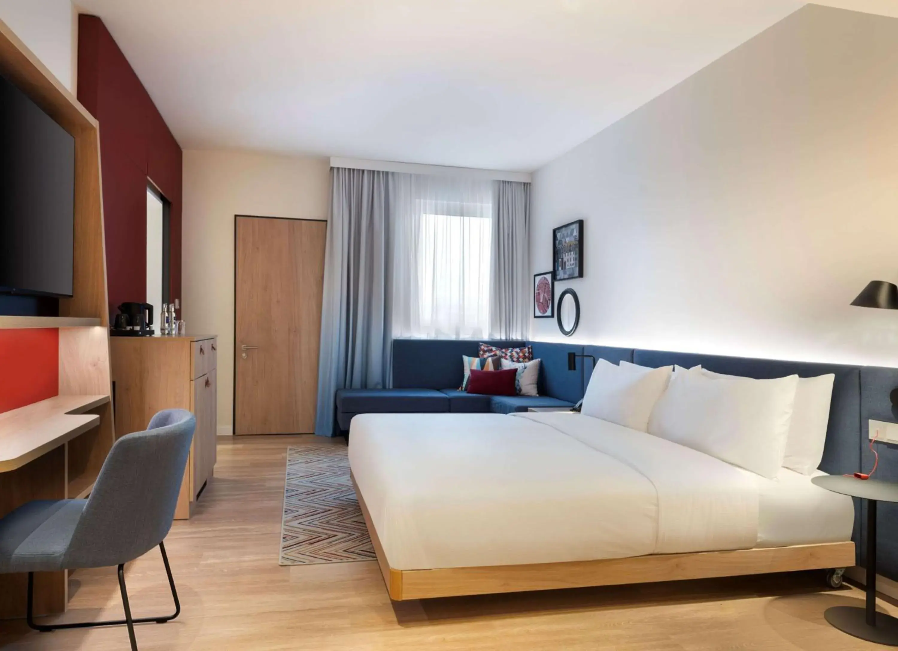 Photo of the whole room, Bed in Hampton By Hilton Celle Photo of the whole room, Bed in Hampton By Hilton Celle