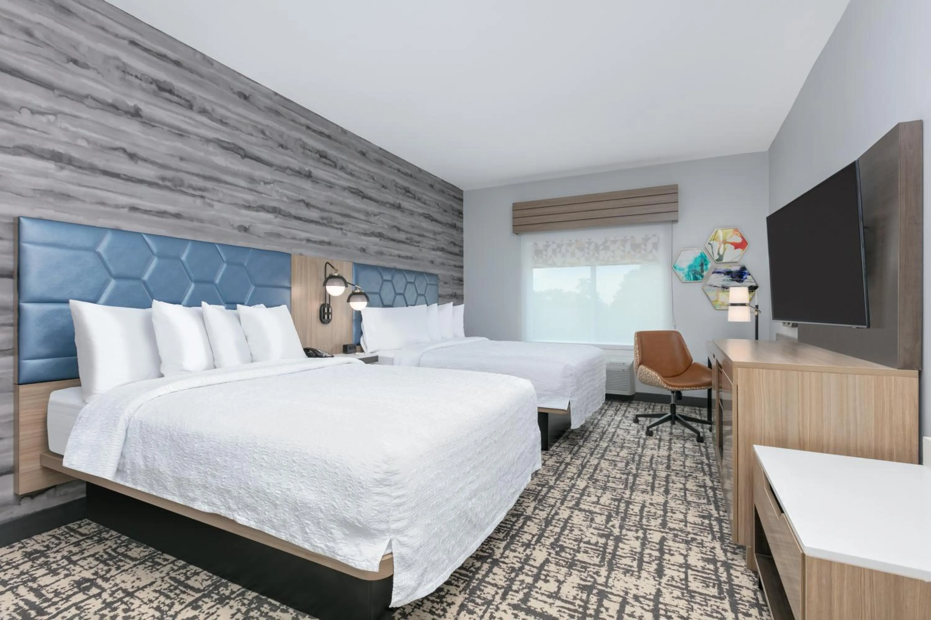 Bed in Hampton Inn & Suites by Hilton Shenandoah The Woodlands