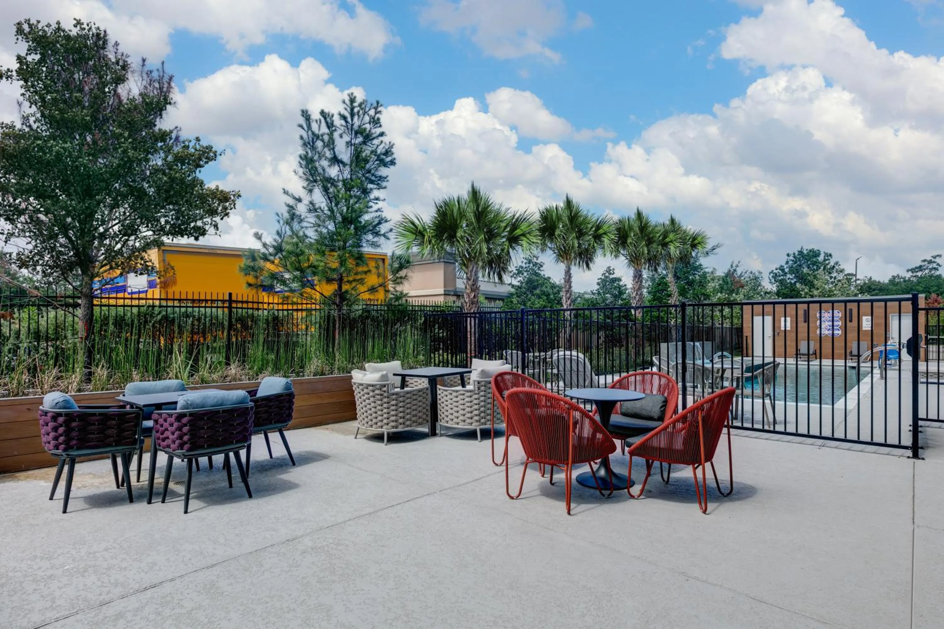 Swimming pool in Hampton Inn & Suites by Hilton Shenandoah The Woodlands