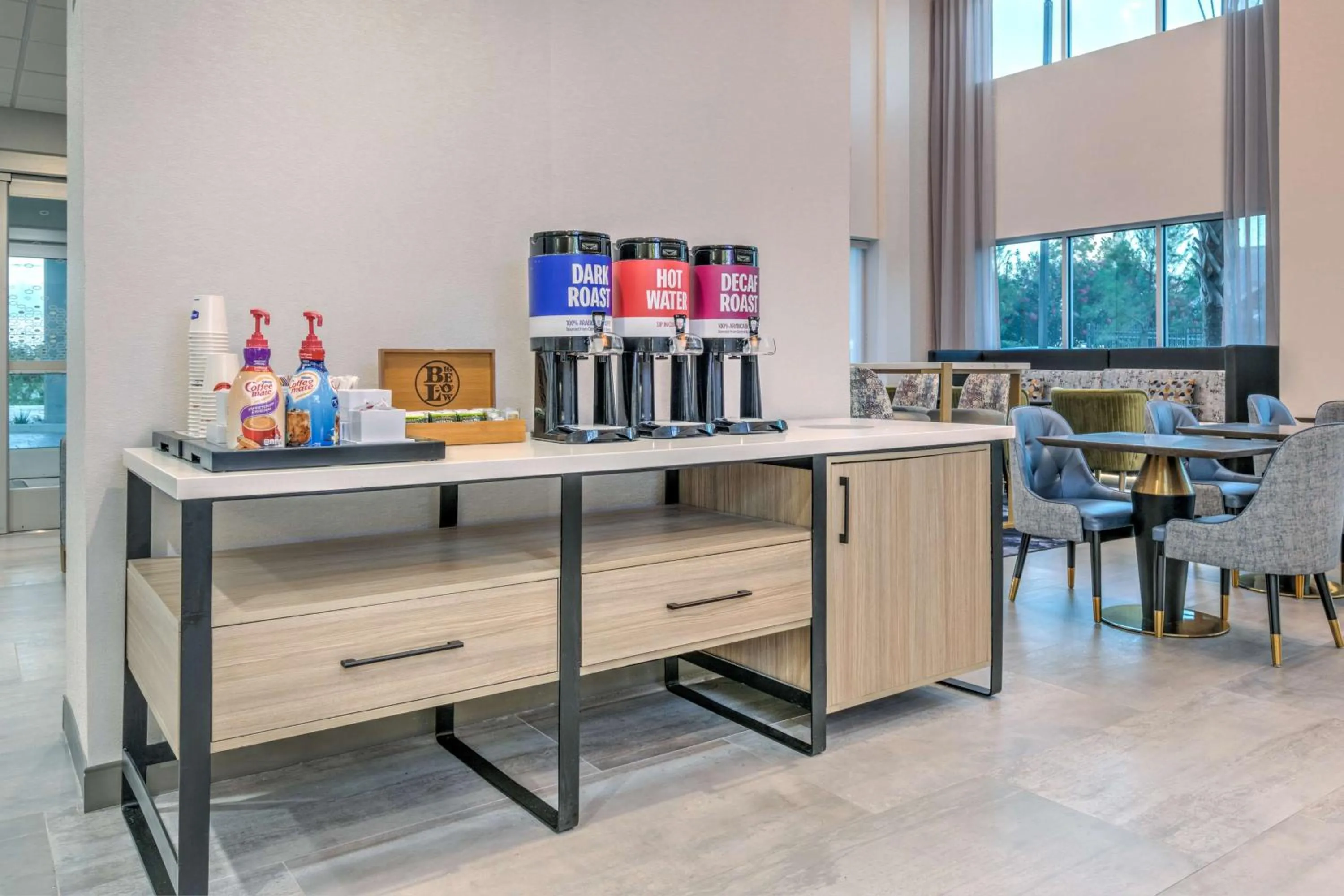 Dining area in Hampton Inn & Suites by Hilton Shenandoah The Woodlands