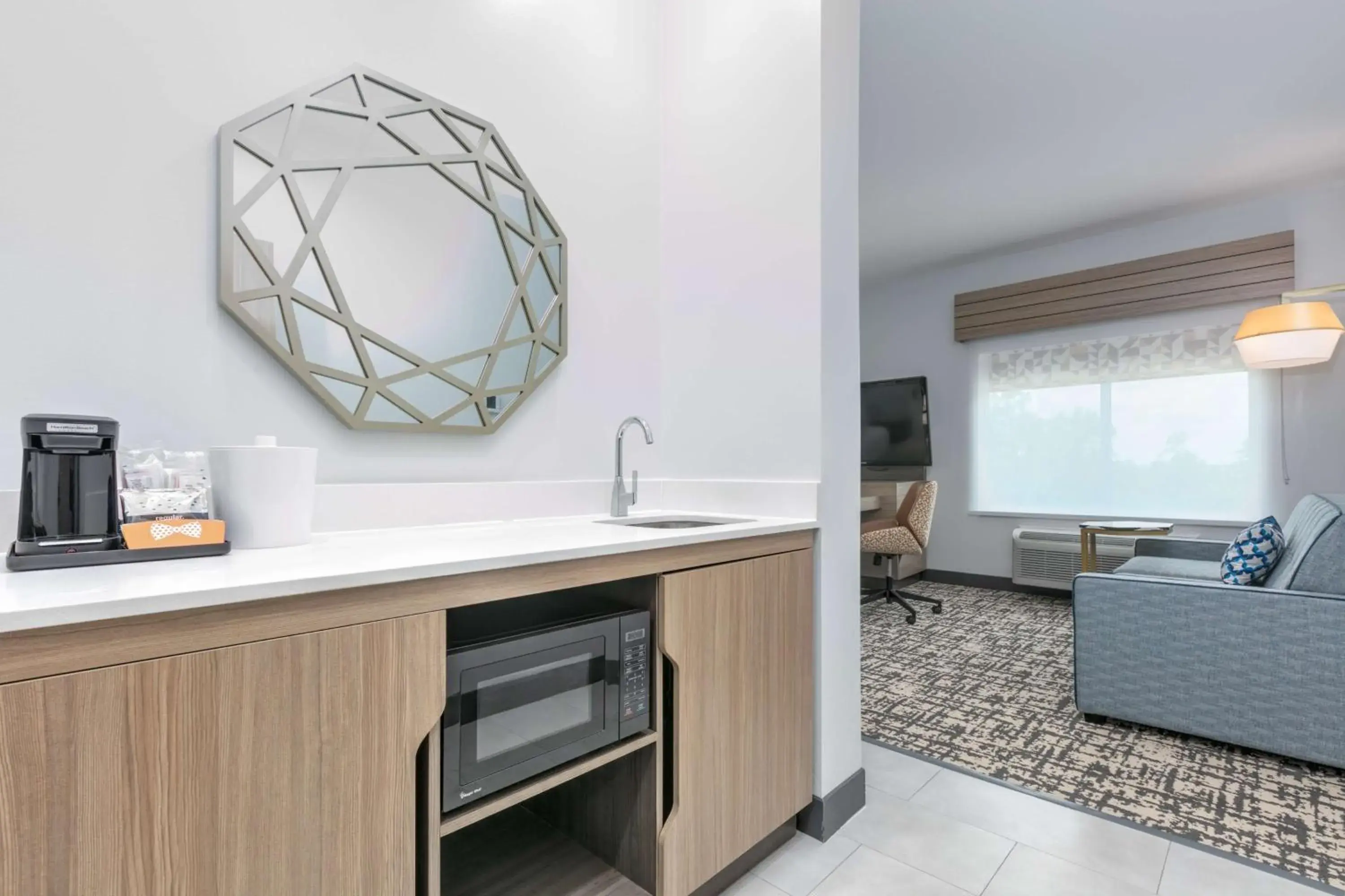 Photo of the whole room in Hampton Inn & Suites by Hilton Shenandoah The Woodlands Photo of the whole room in Hampton Inn & Suites by Hilton Shenandoah The Woodlands