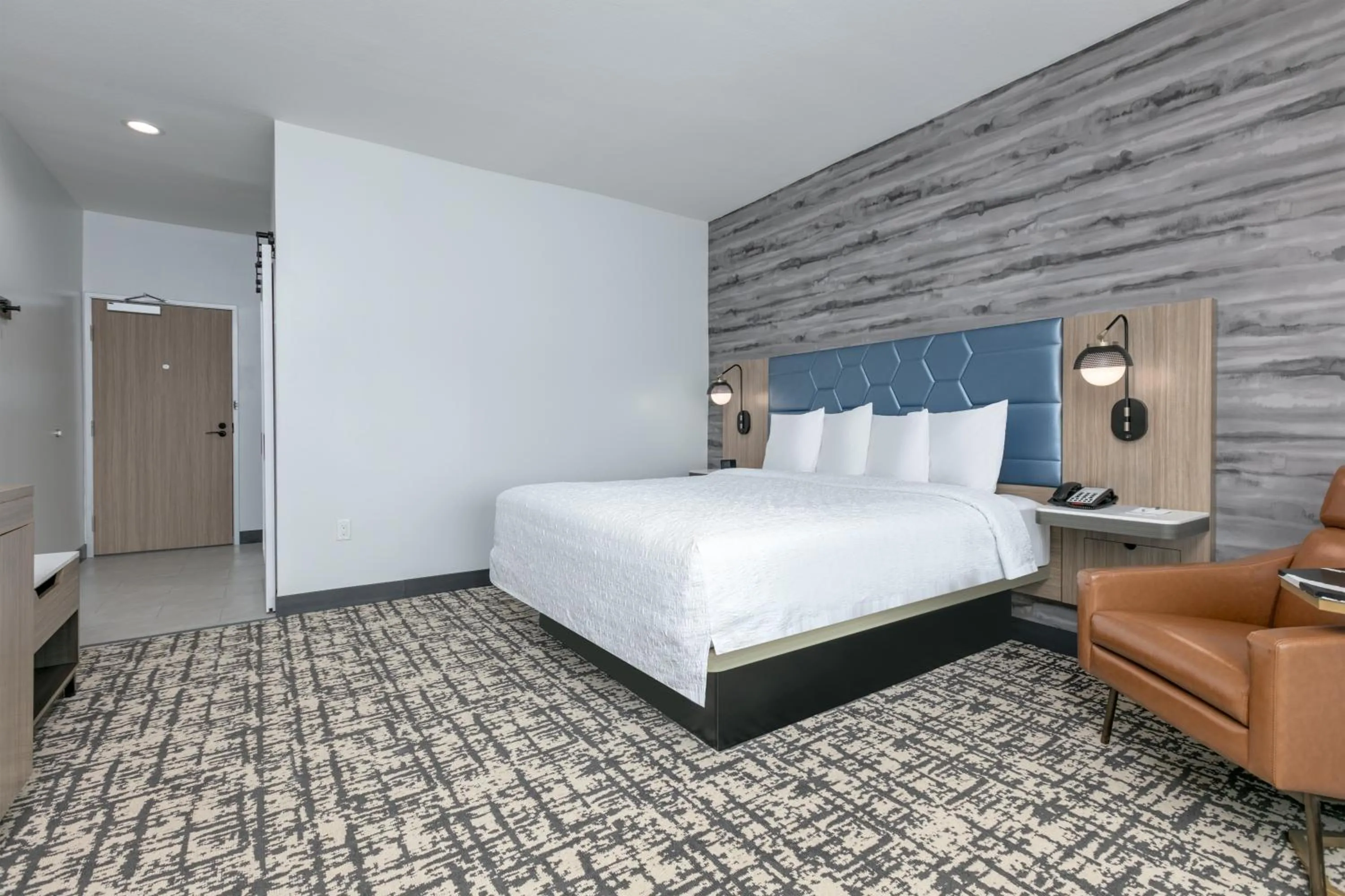Bed in Hampton Inn & Suites by Hilton Shenandoah The Woodlands