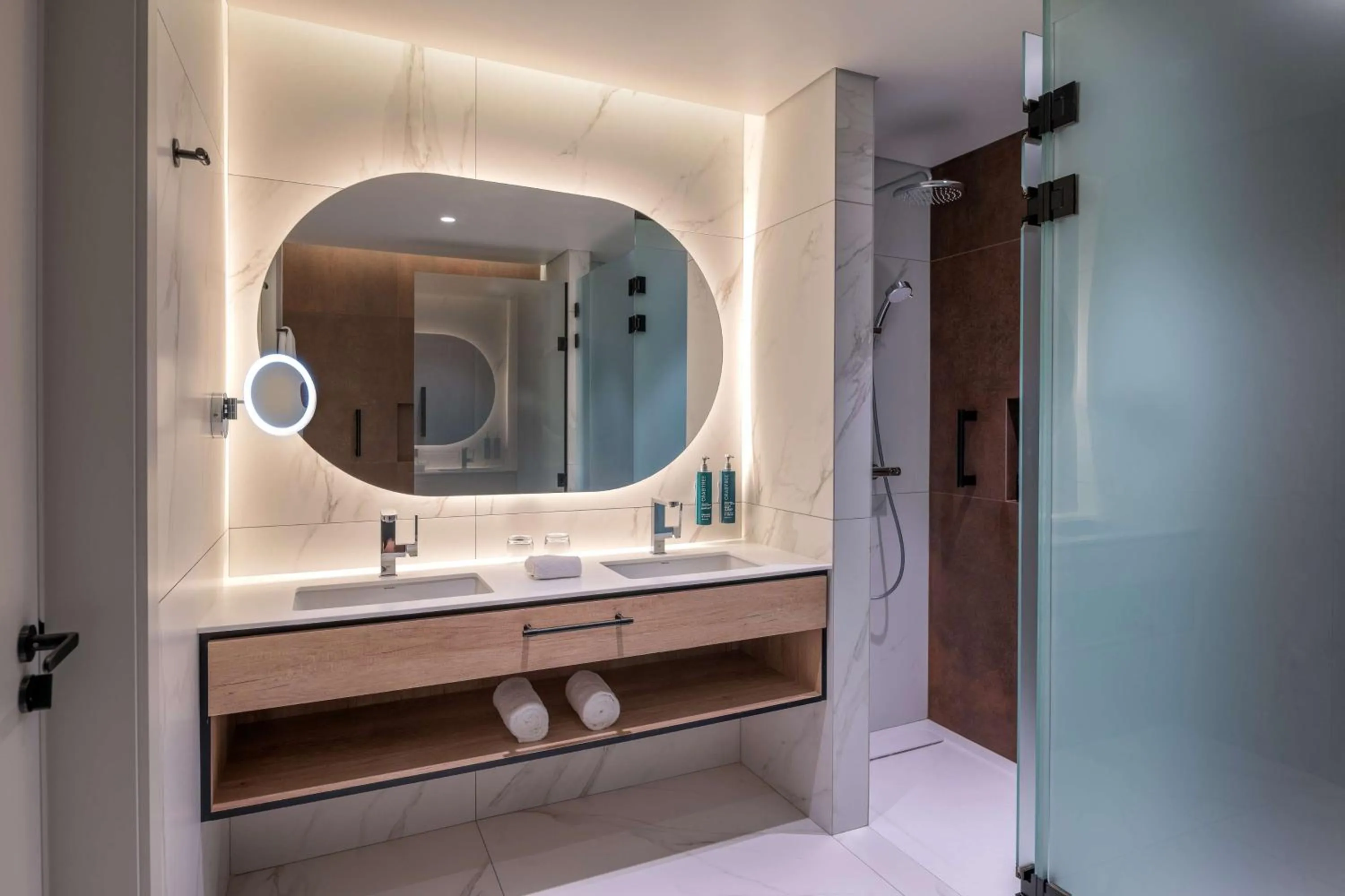 Shower in Doubletree By Hilton Lagoa Azores