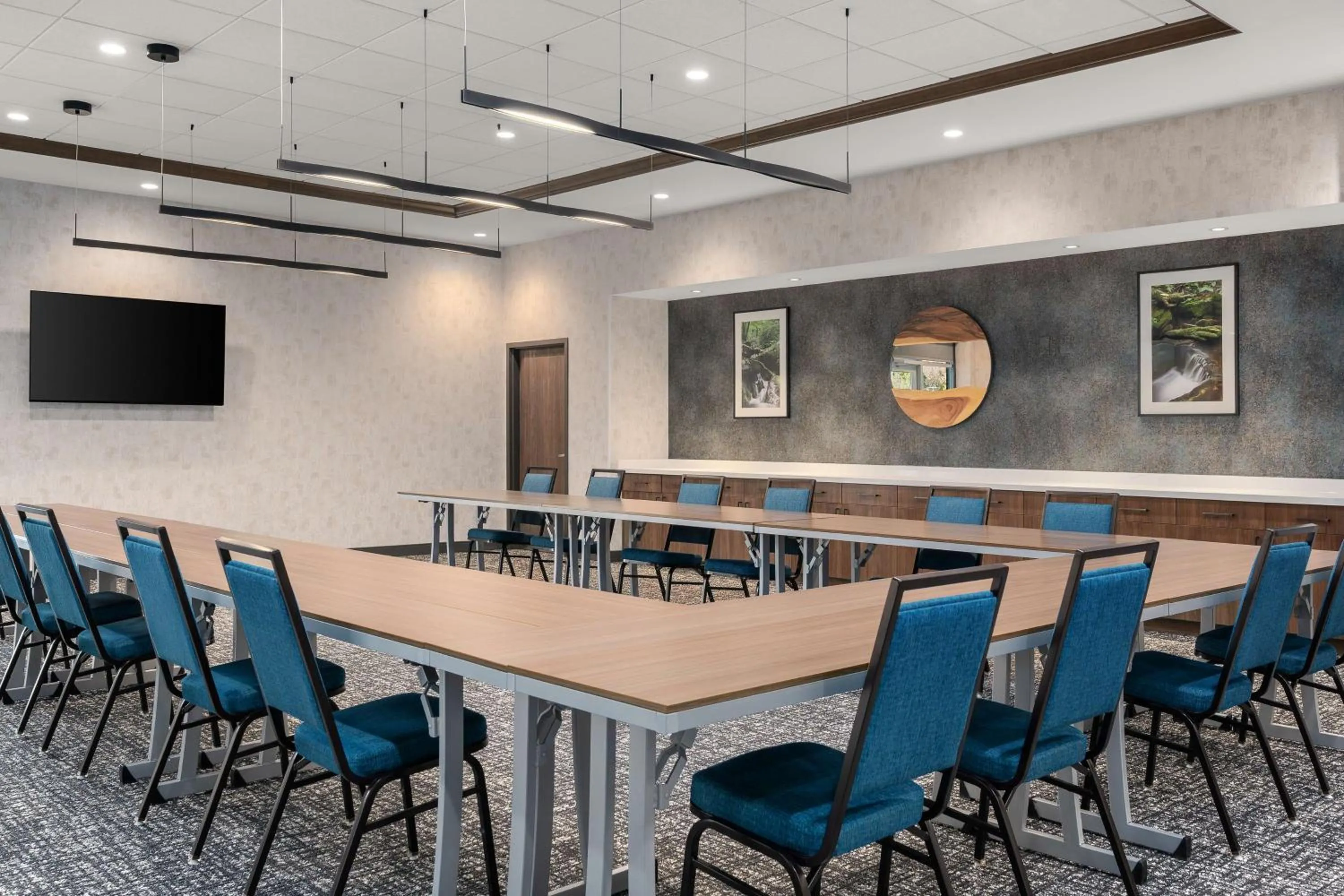 Meeting/conference room in Hampton Inn & Suites by Hilton Pittsboro