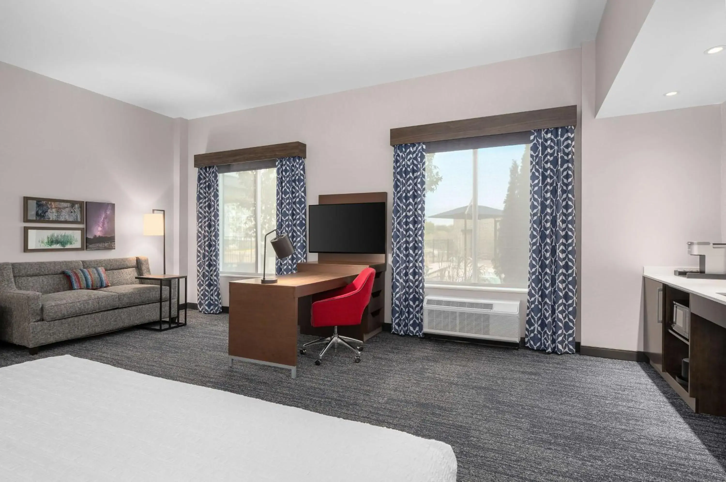 Bed in Hampton Inn & Suites by Hilton Pittsboro Bed in Hampton Inn & Suites by Hilton Pittsboro