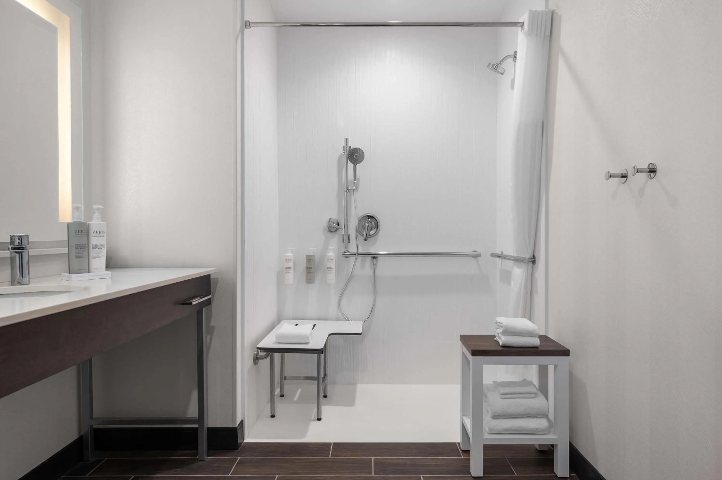 Bathroom in Hampton Inn & Suites by Hilton Pittsboro