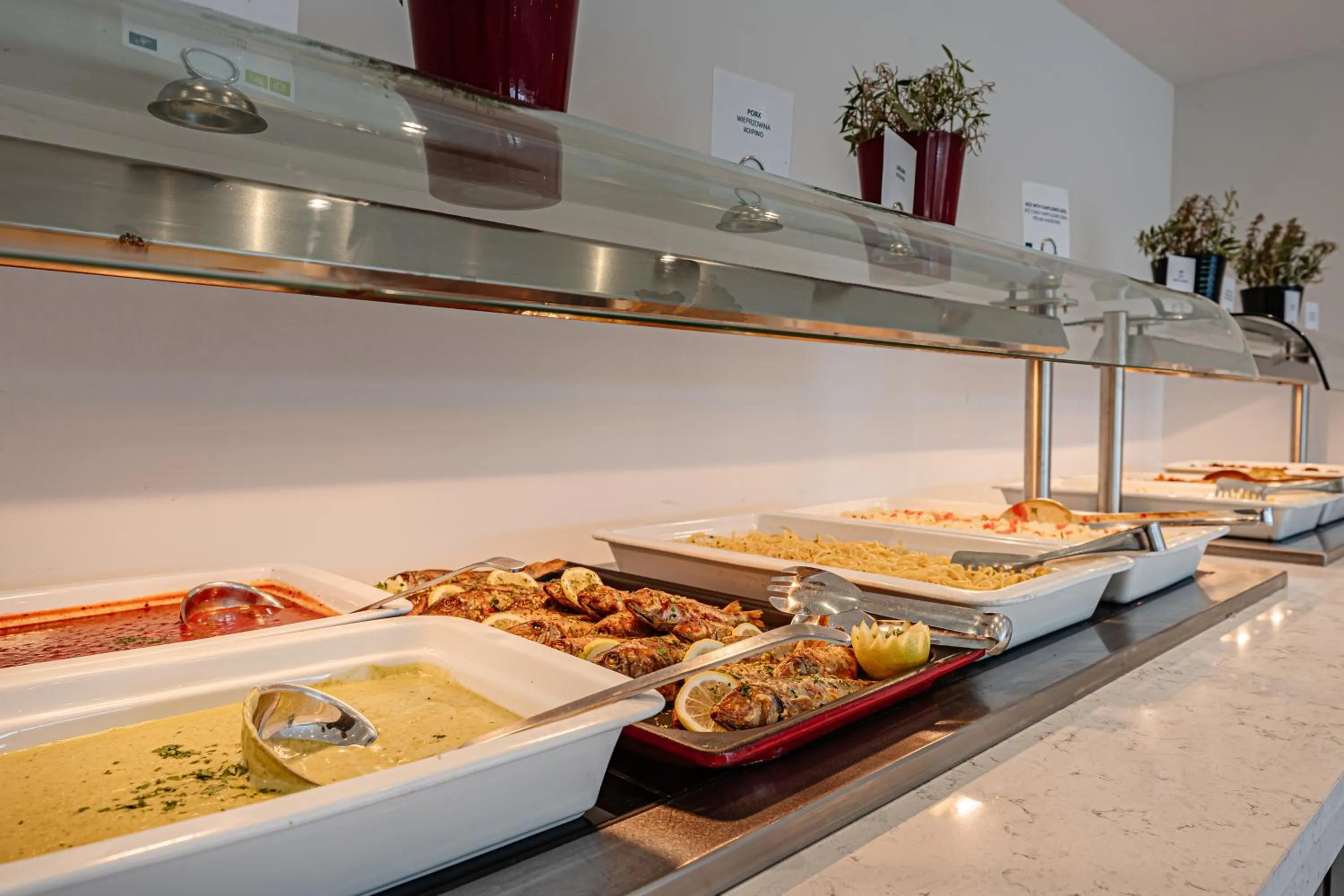 Food and drinks in Magique Bleu Suites