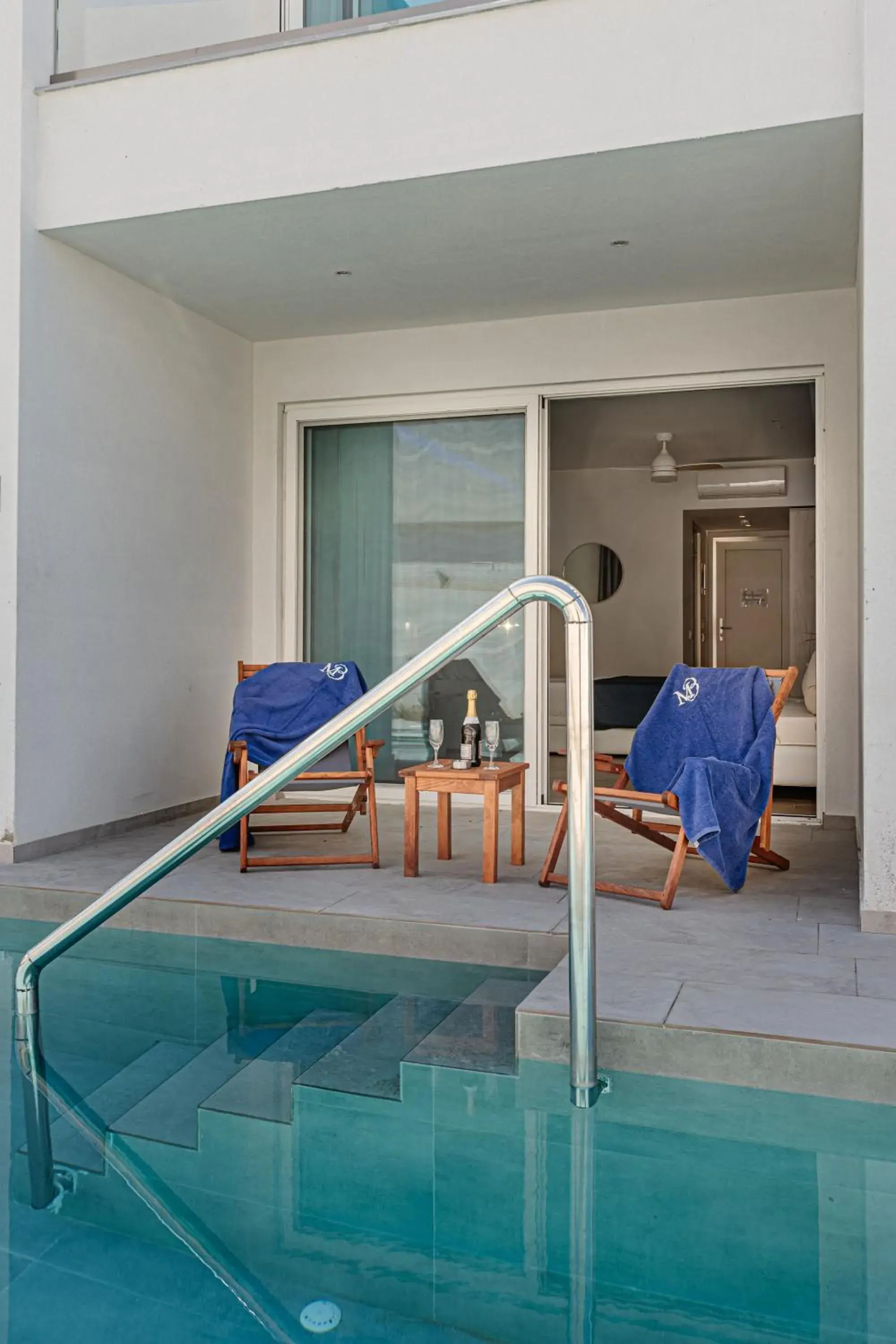 Junior Suite with Sharing Pool in Magique Bleu Suites Junior Suite with Sharing Pool in Magique Bleu Suites