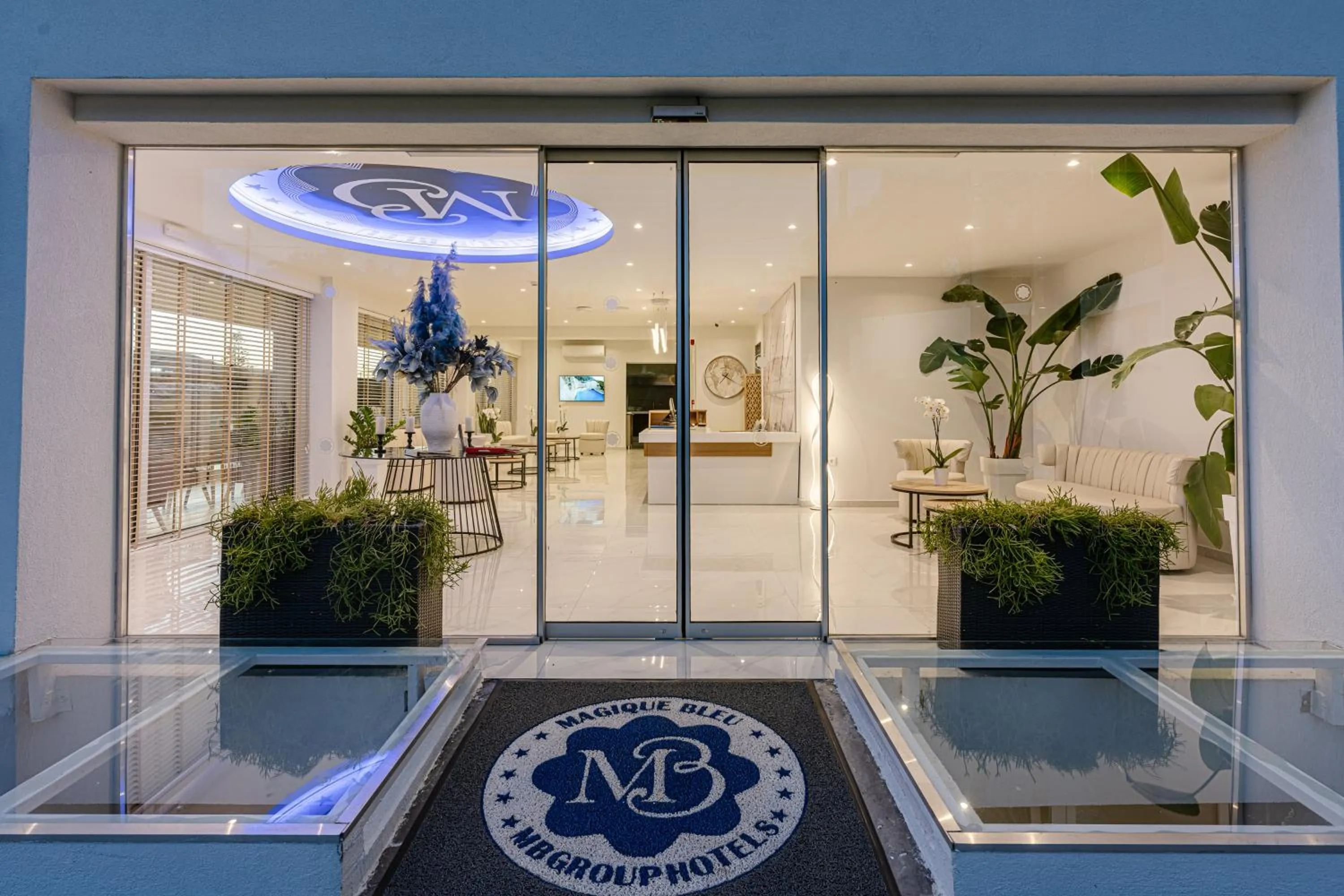 Lobby or reception in Magique Bleu Suites