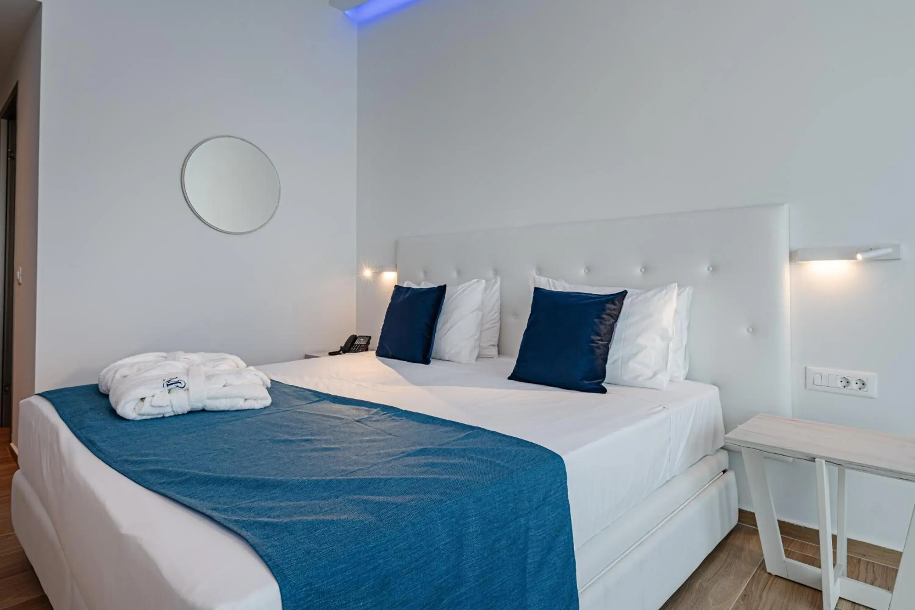 Junior Suite with Sharing Pool in Magique Bleu Suites Junior Suite with Sharing Pool in Magique Bleu Suites