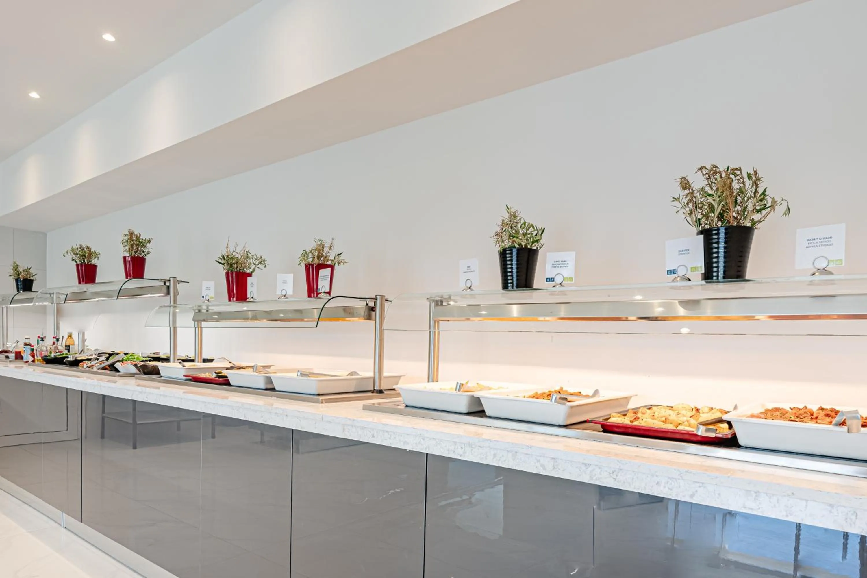 Food and drinks in Magique Bleu Suites