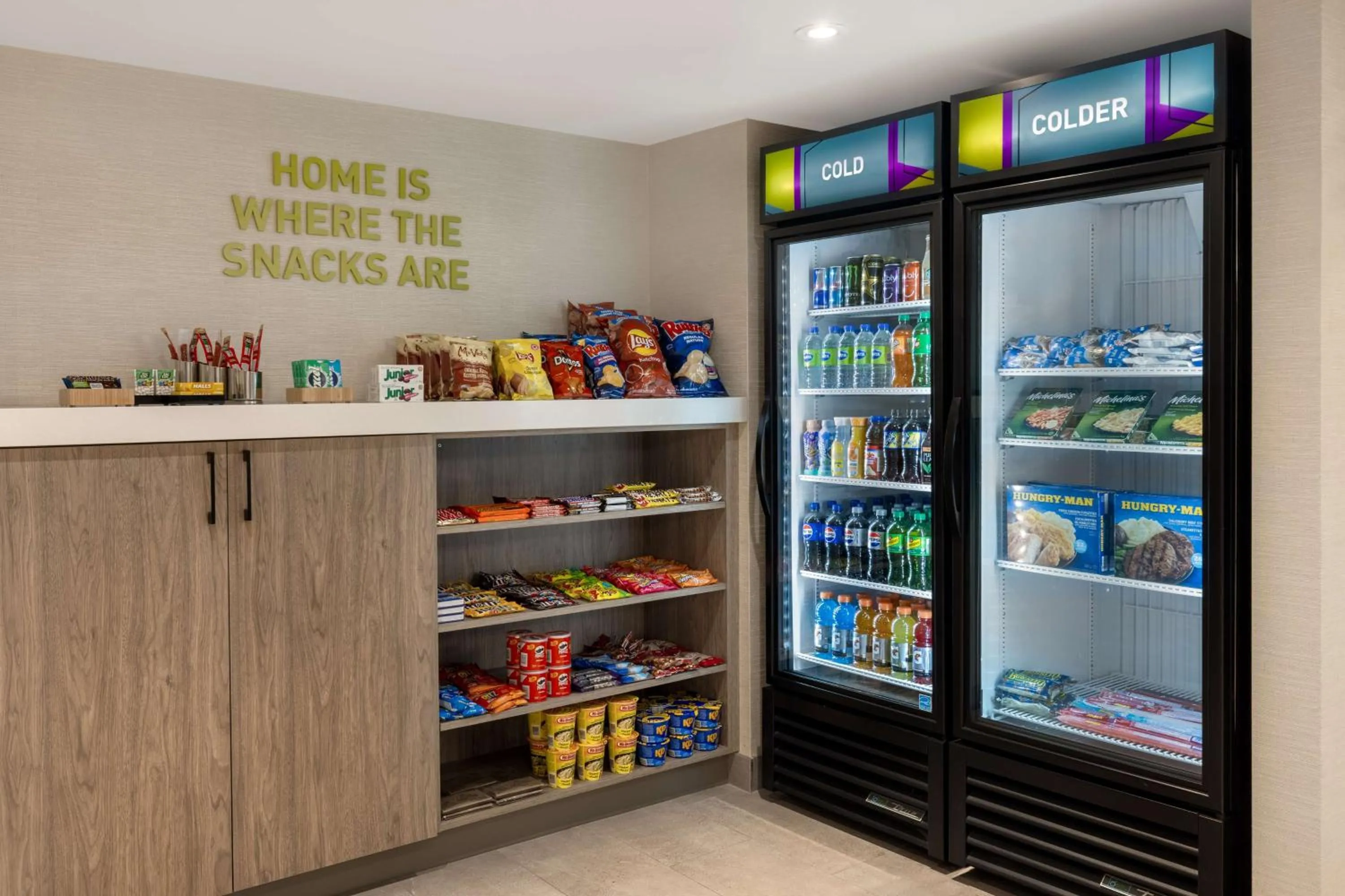 Restaurant/places to eat in Home2 Suites By Hilton Kingston