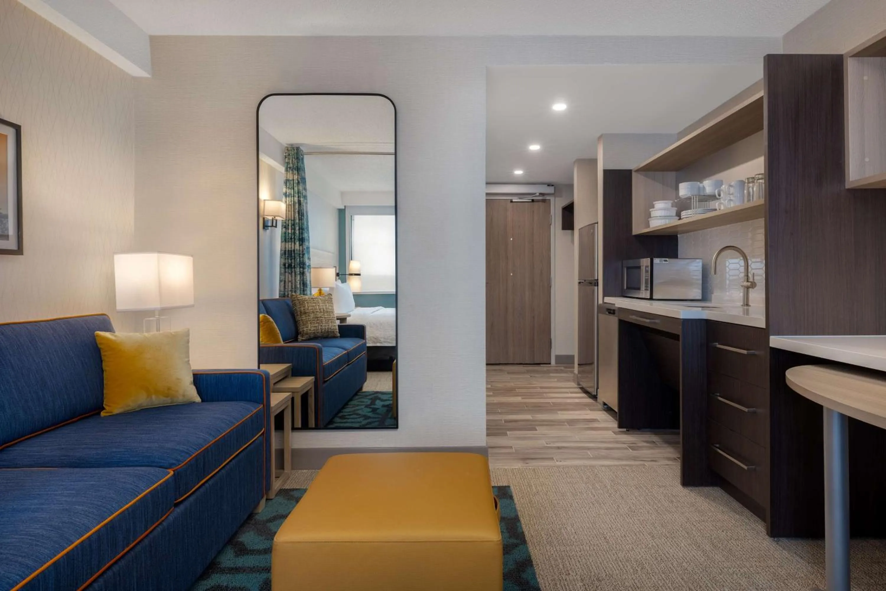 Living room in Home2 Suites By Hilton Kingston