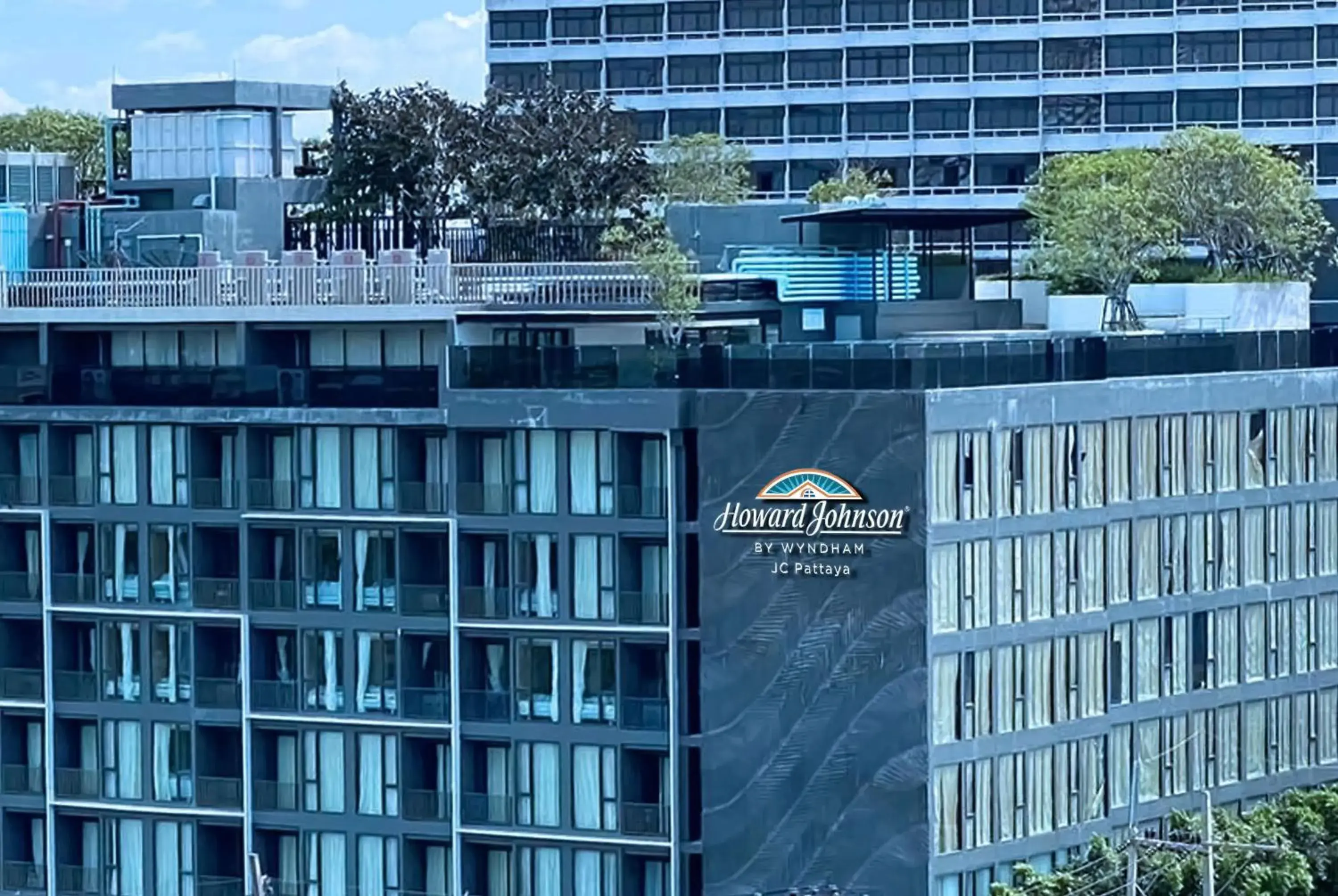 Property building in Howard Johnson by Wyndham Pattaya JC Property building in Howard Johnson by Wyndham Pattaya JC