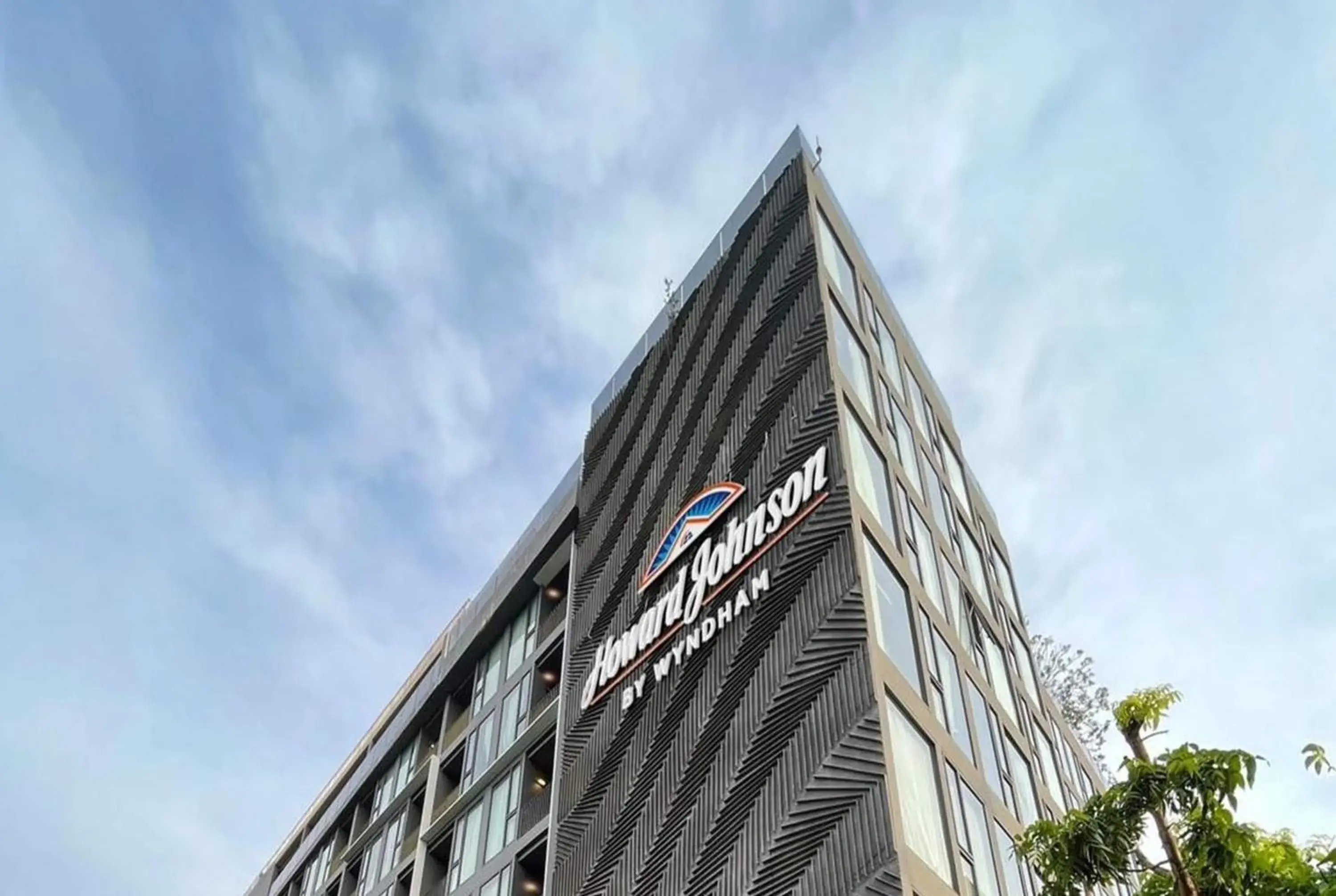 Property building in Howard Johnson by Wyndham Pattaya JC Property building in Howard Johnson by Wyndham Pattaya JC