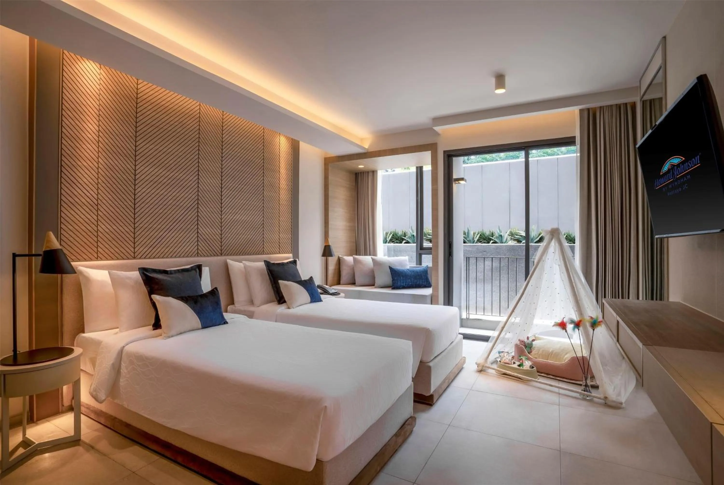 Photo of the whole room, Bed in Howard Johnson by Wyndham Pattaya JC