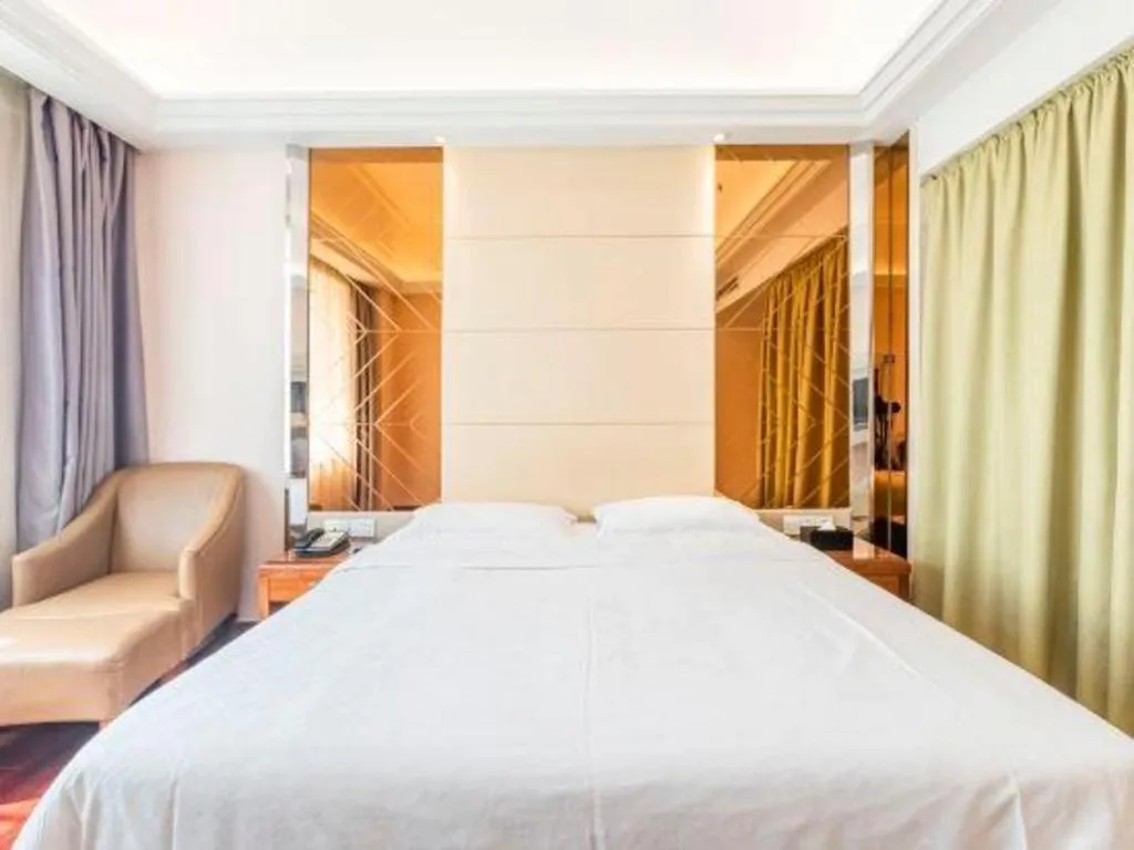 Bed in Regency Hotel