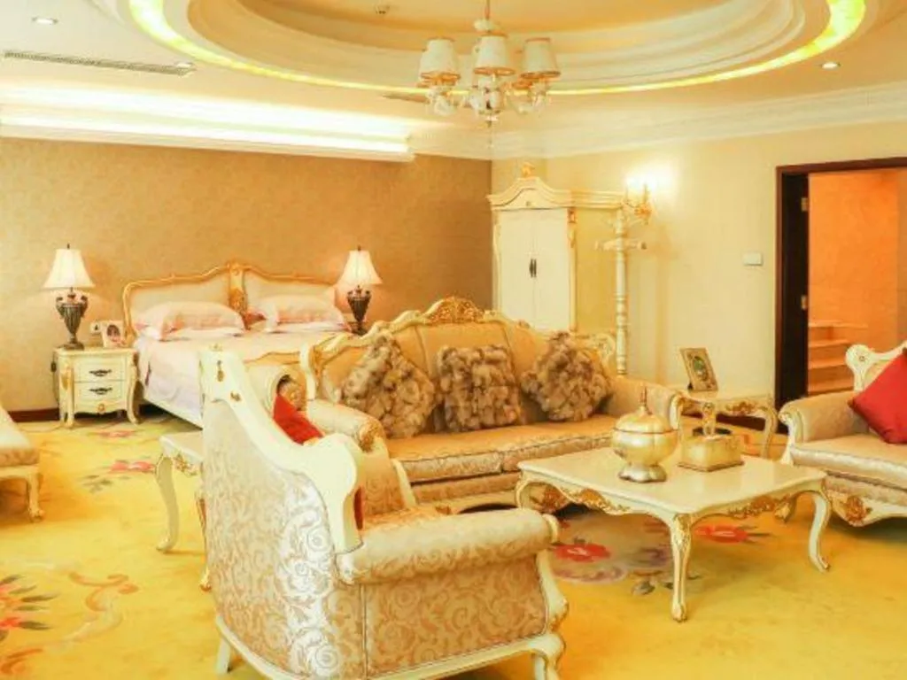 Bed in Zhongzhou International Hotel