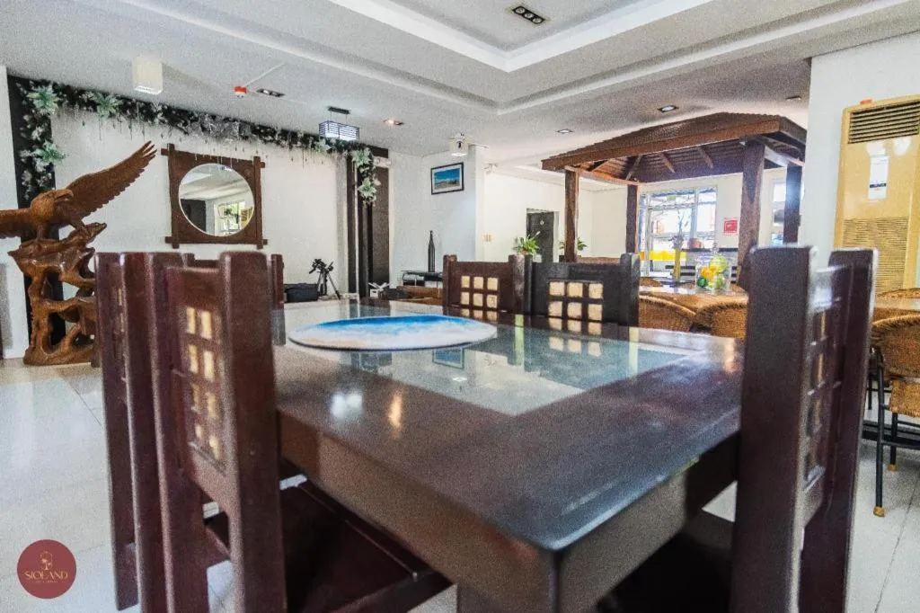 Quezon Premier Hotel - Candelaria